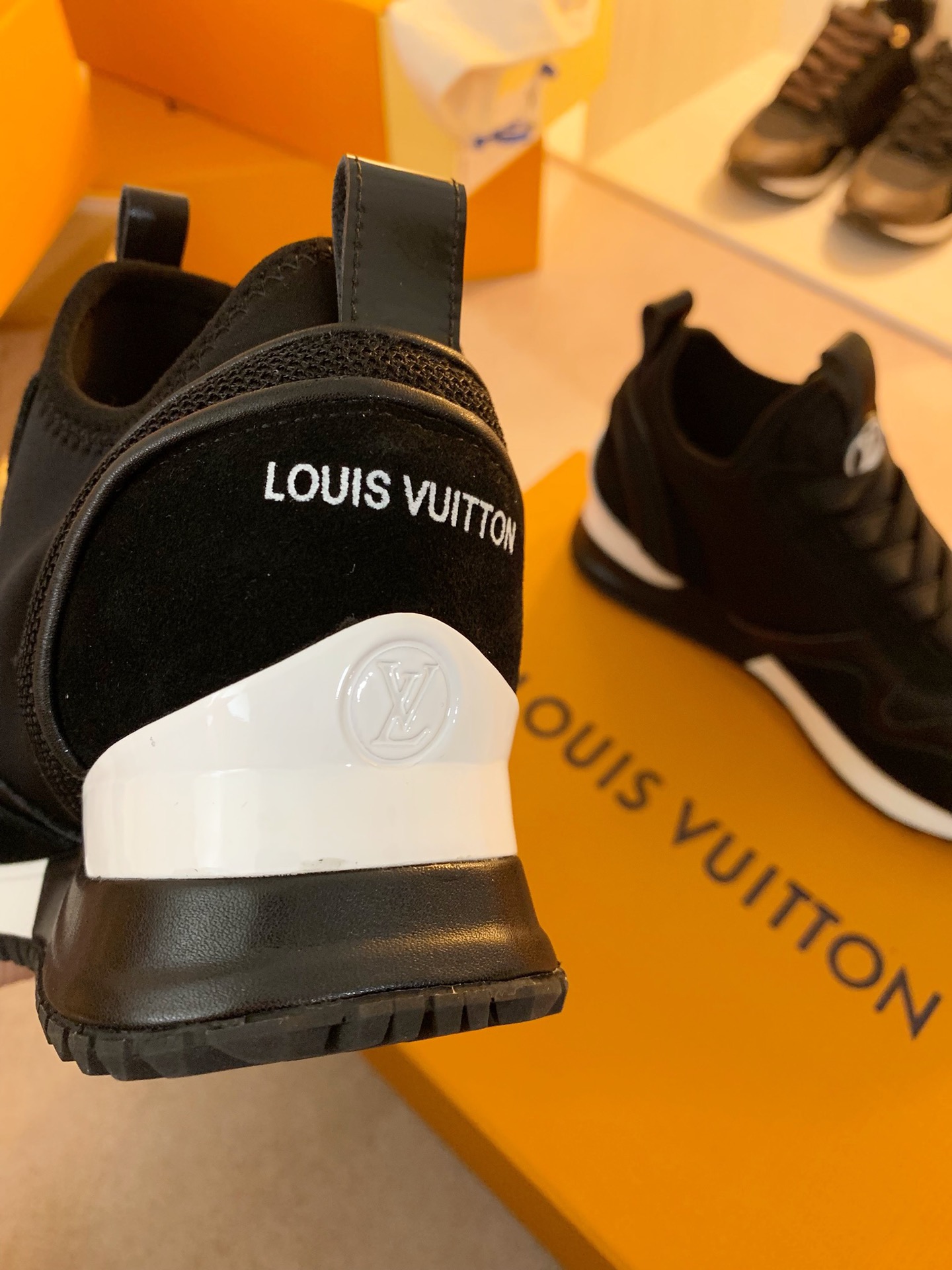 LVShoes