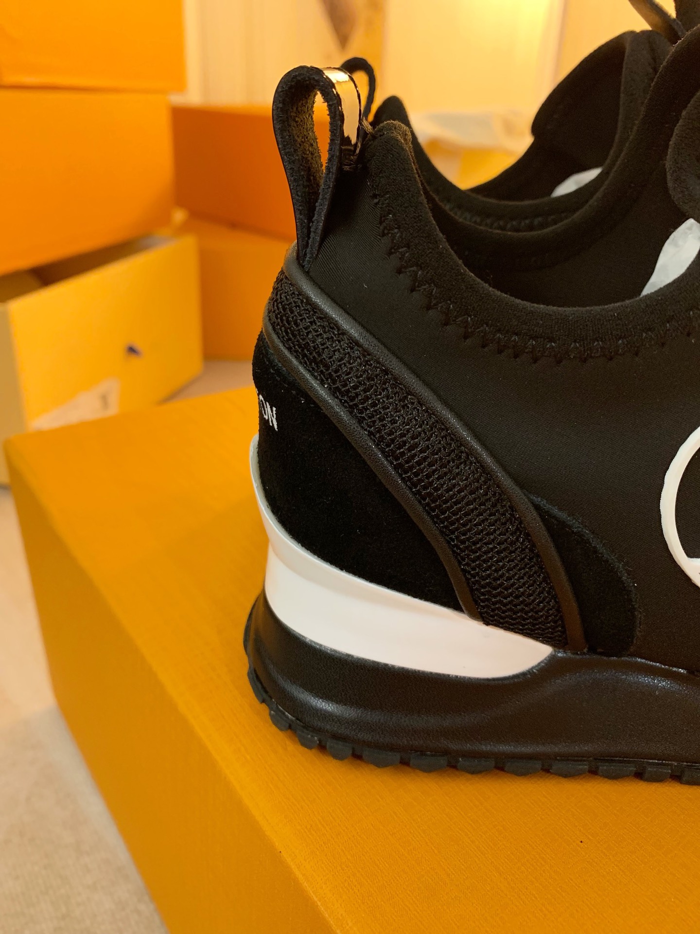 LVShoes