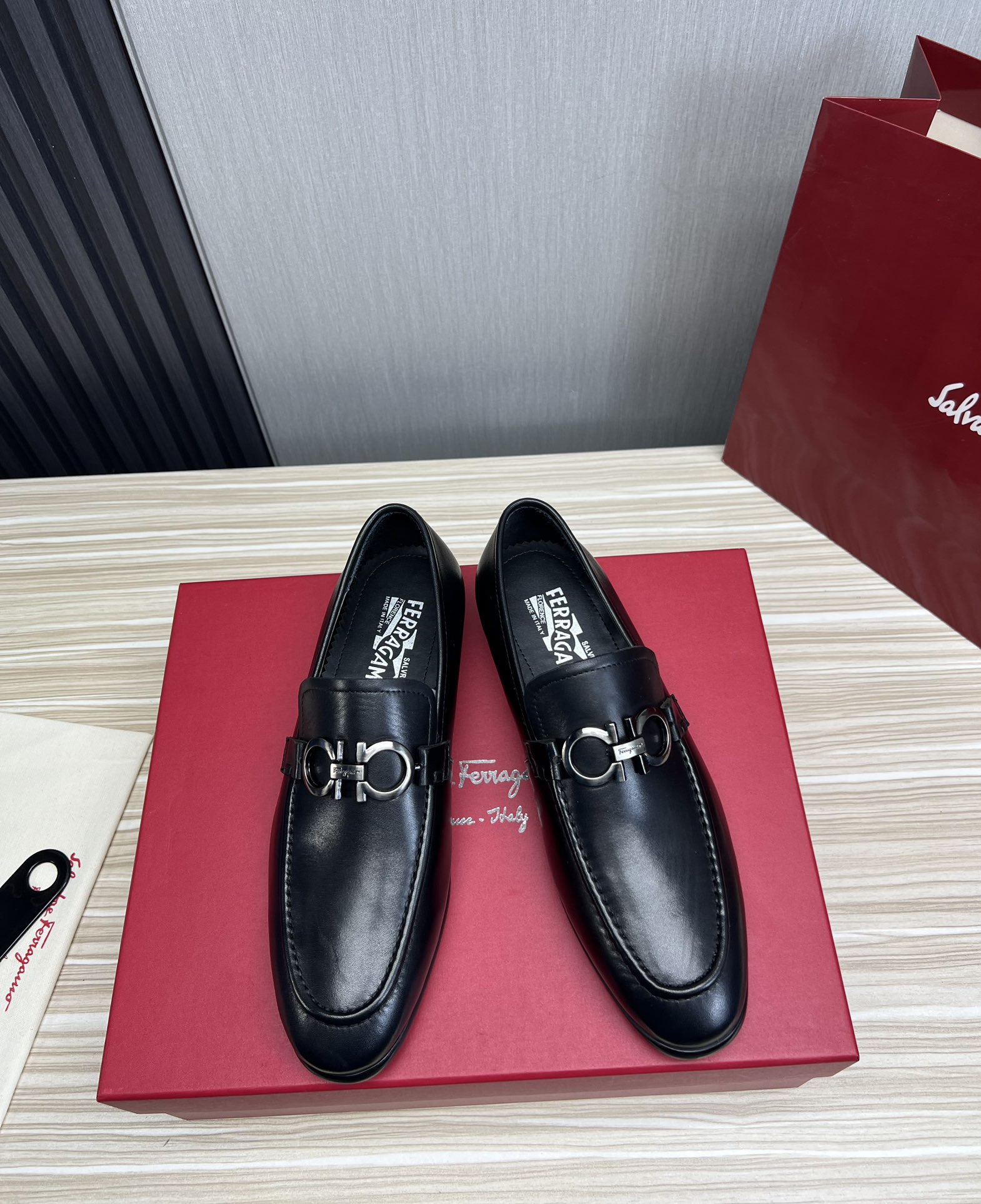FerragamoSHOES
