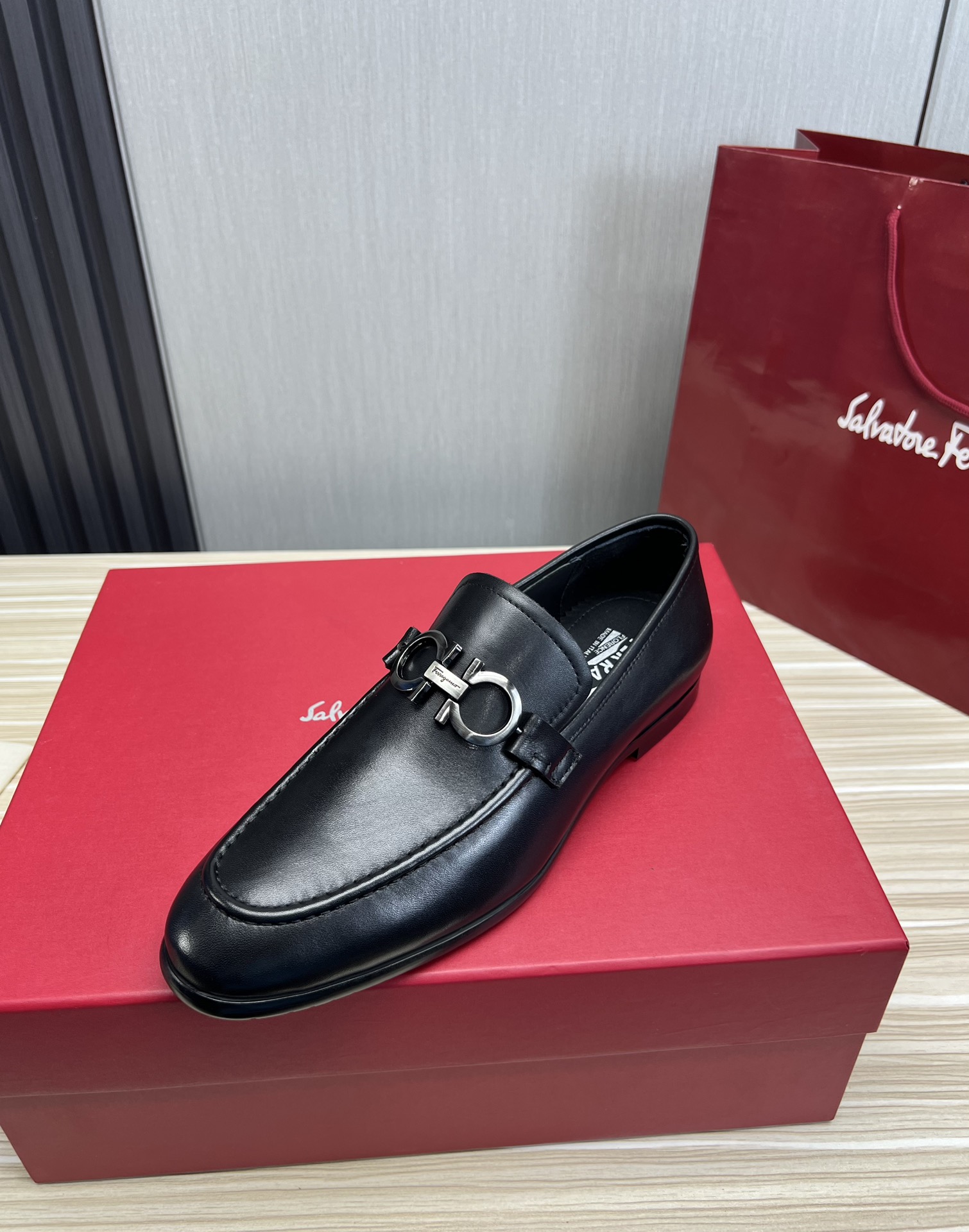 FerragamoSHOES