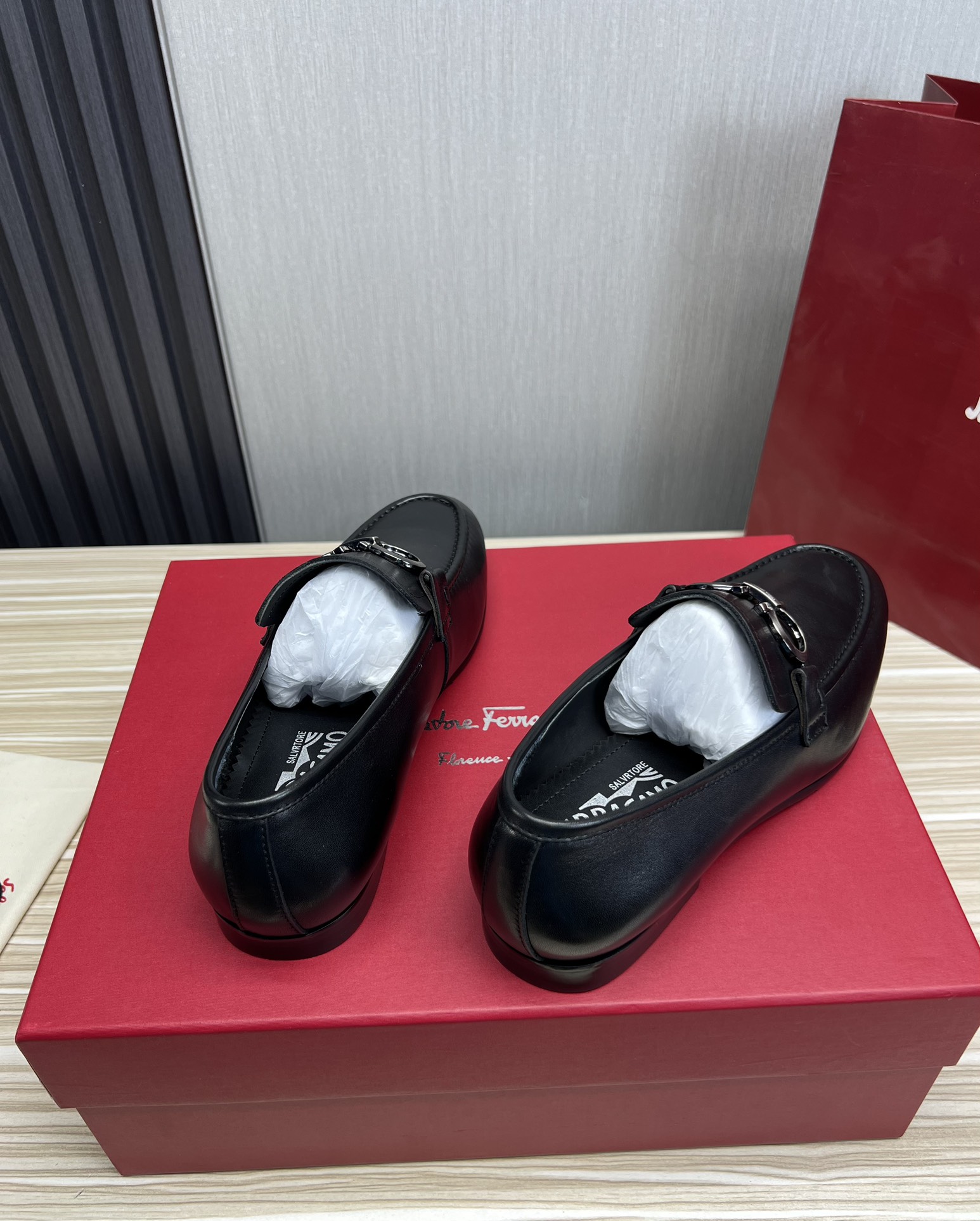 FerragamoSHOES