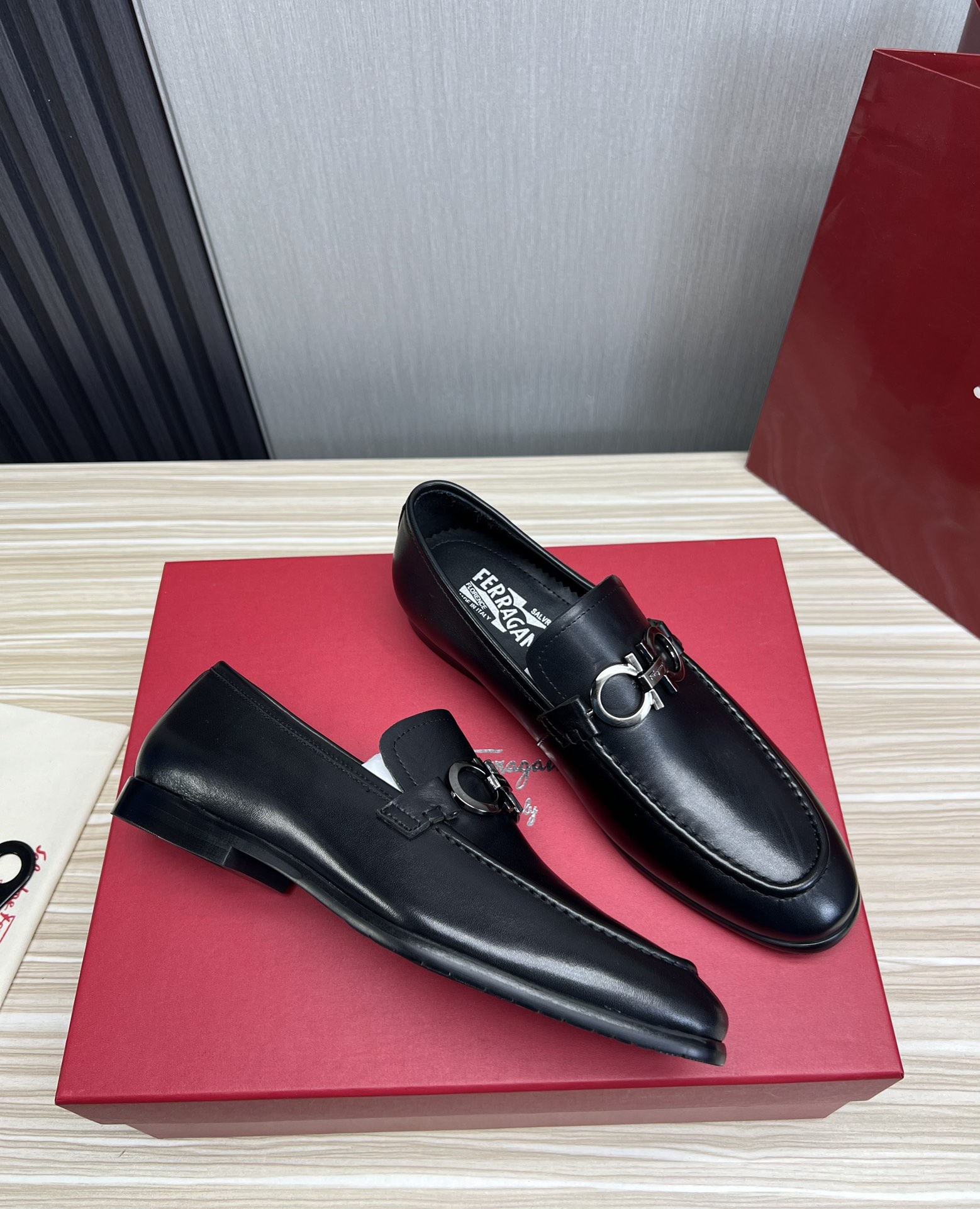 FerragamoSHOES