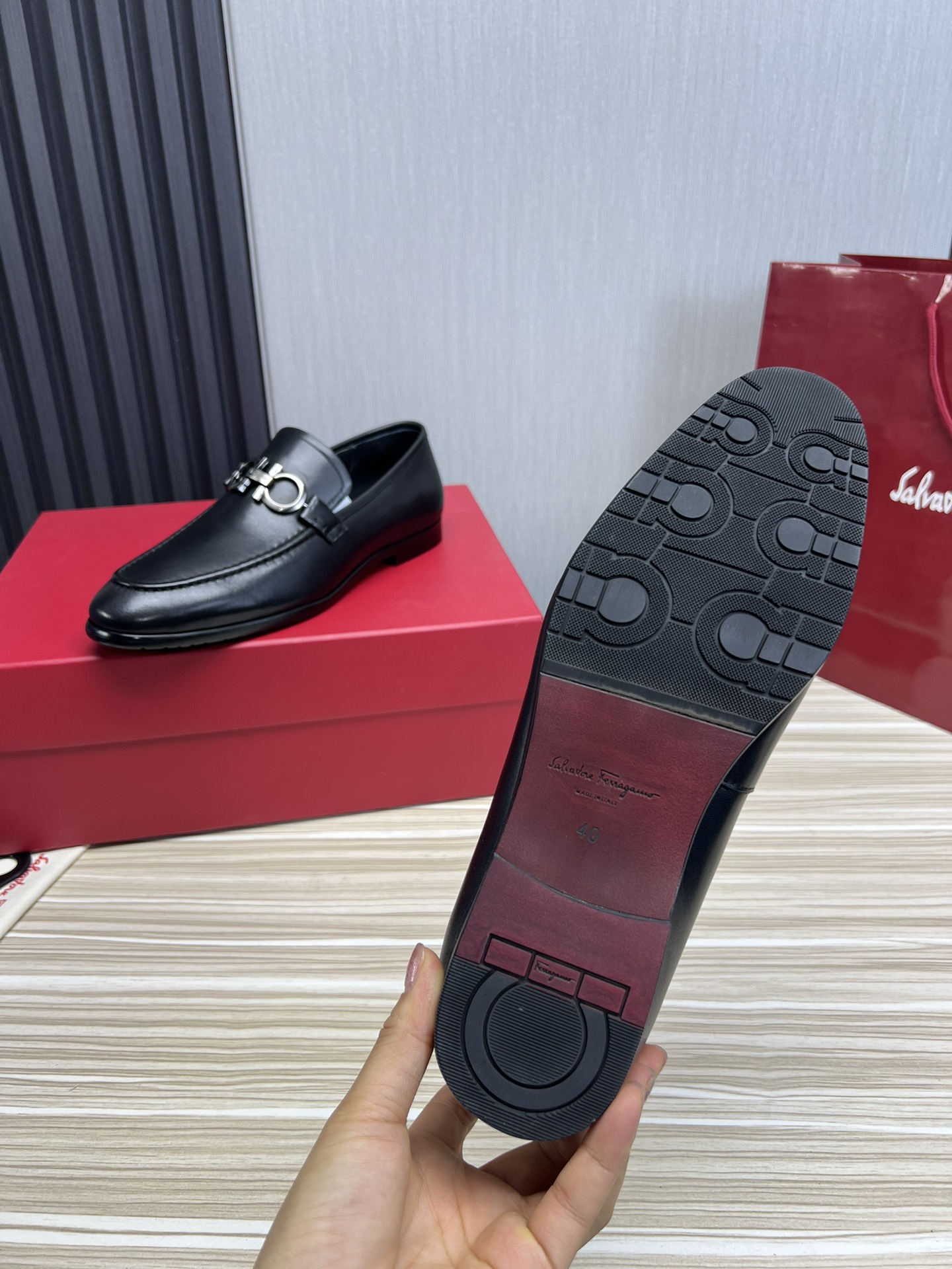 FerragamoSHOES