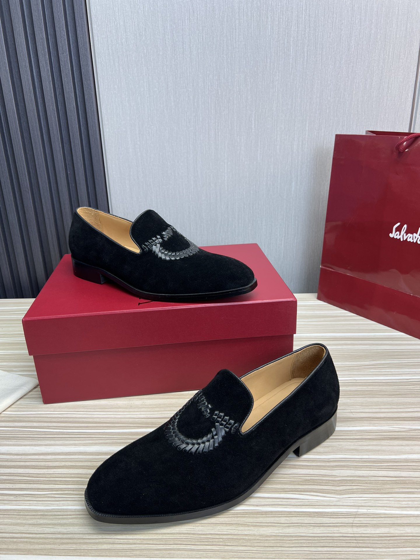 FerragamoSHOES