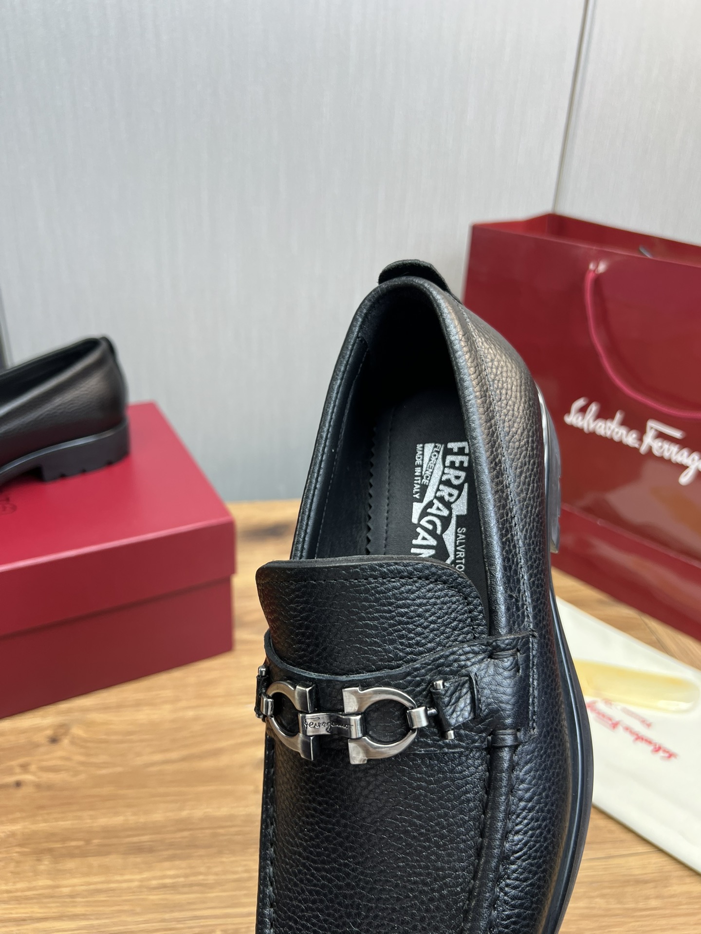 FerragamoSHOES