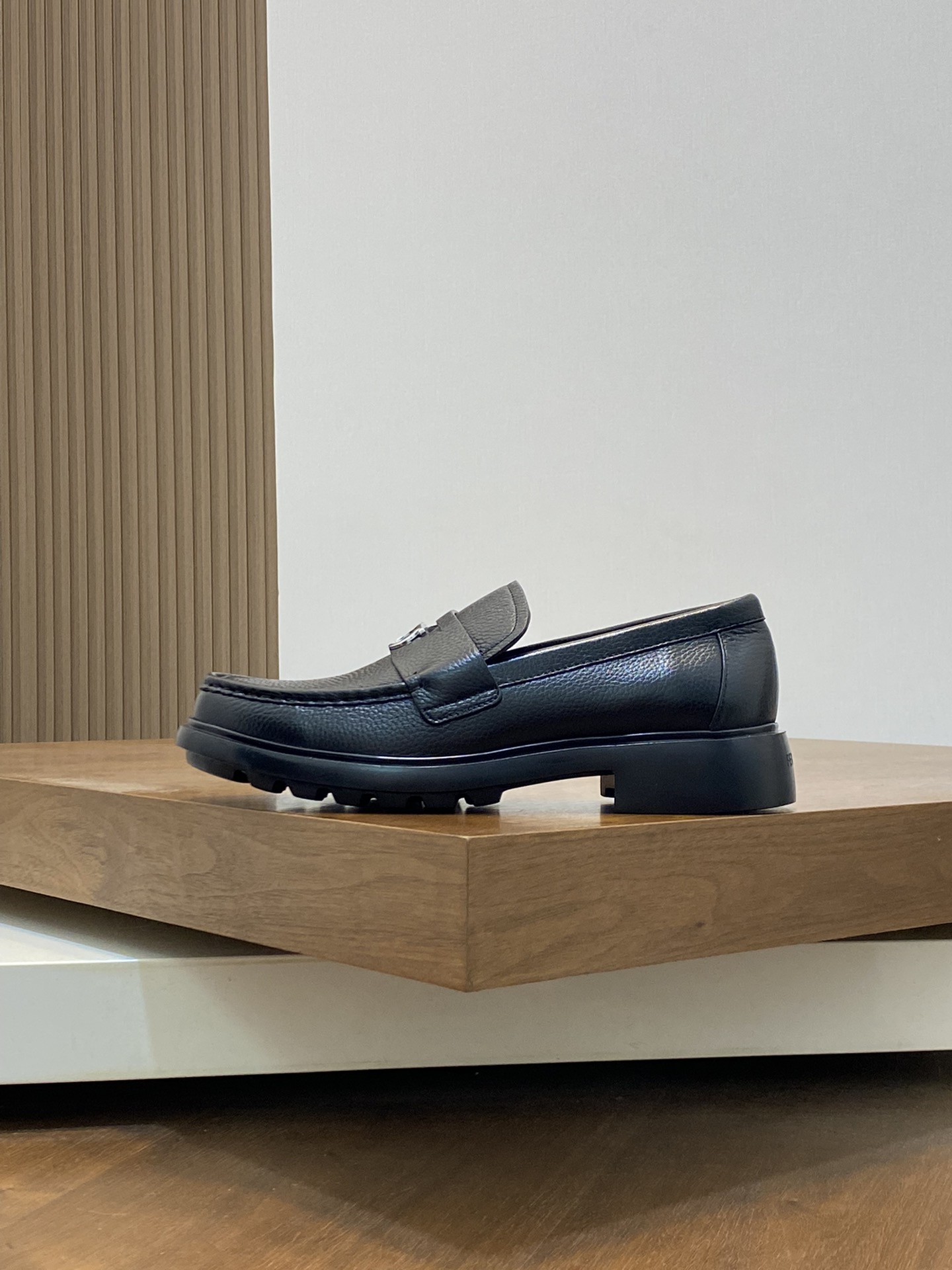 FerragamoSHOES