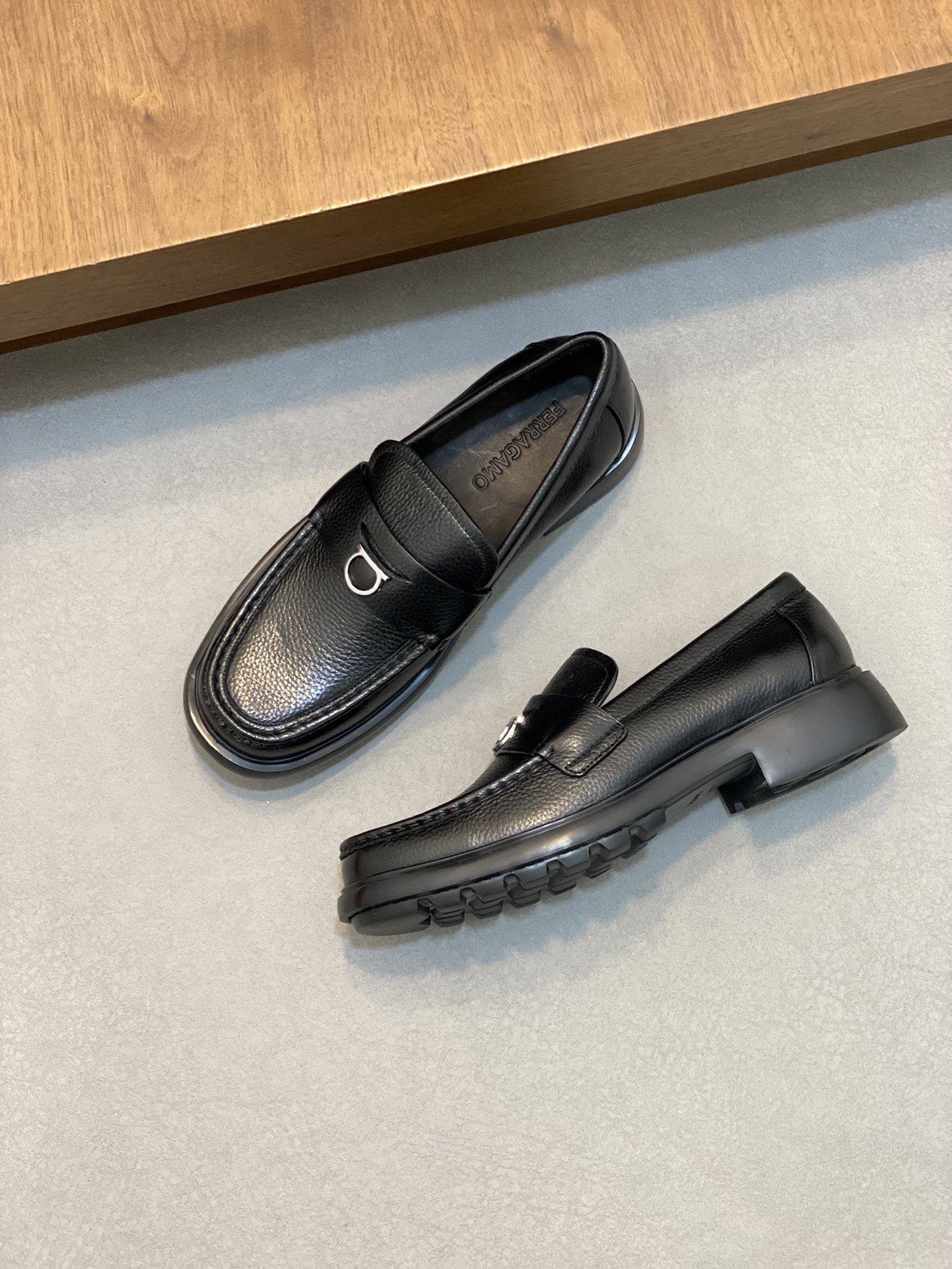 FerragamoSHOES