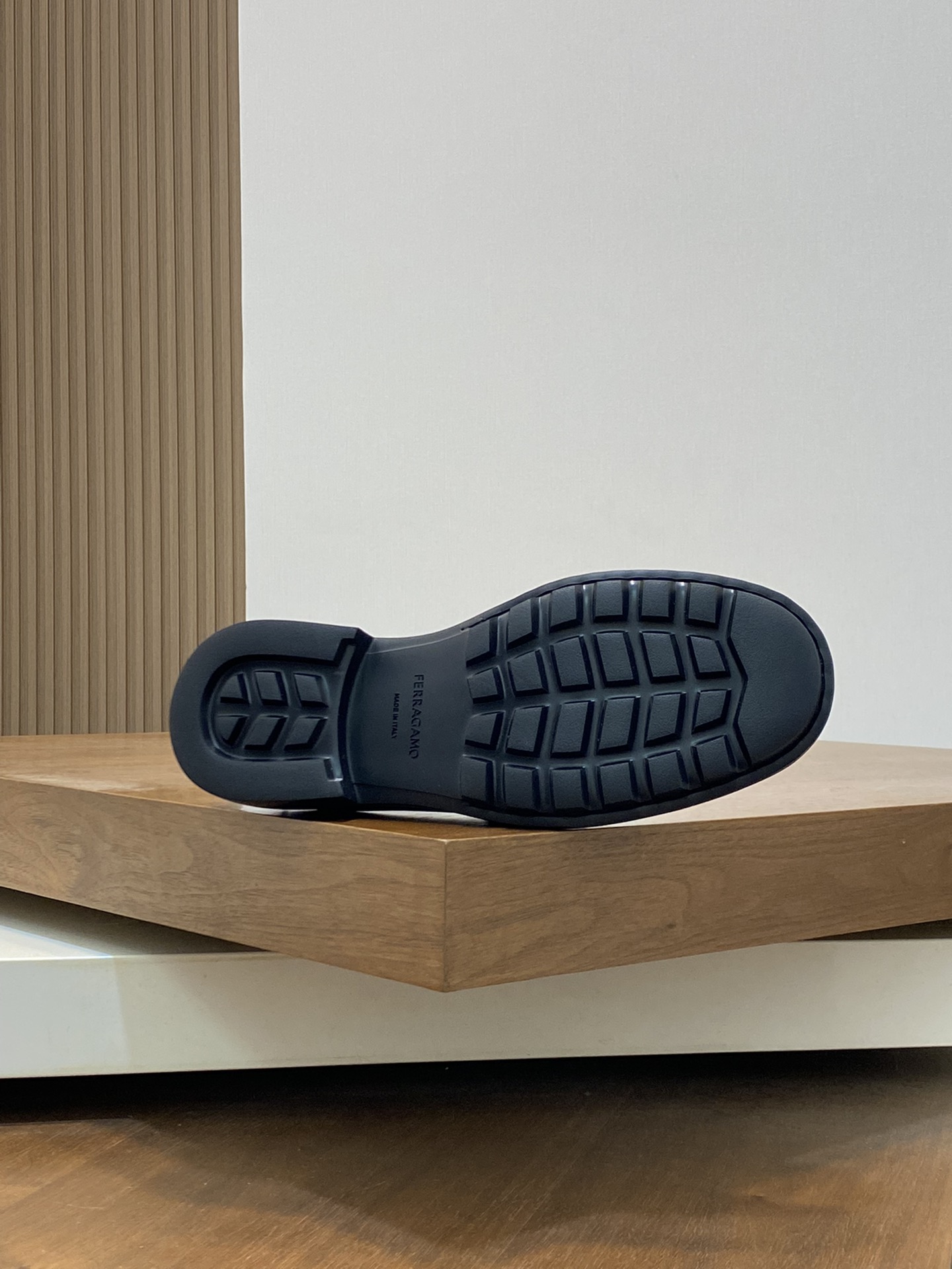 FerragamoSHOES
