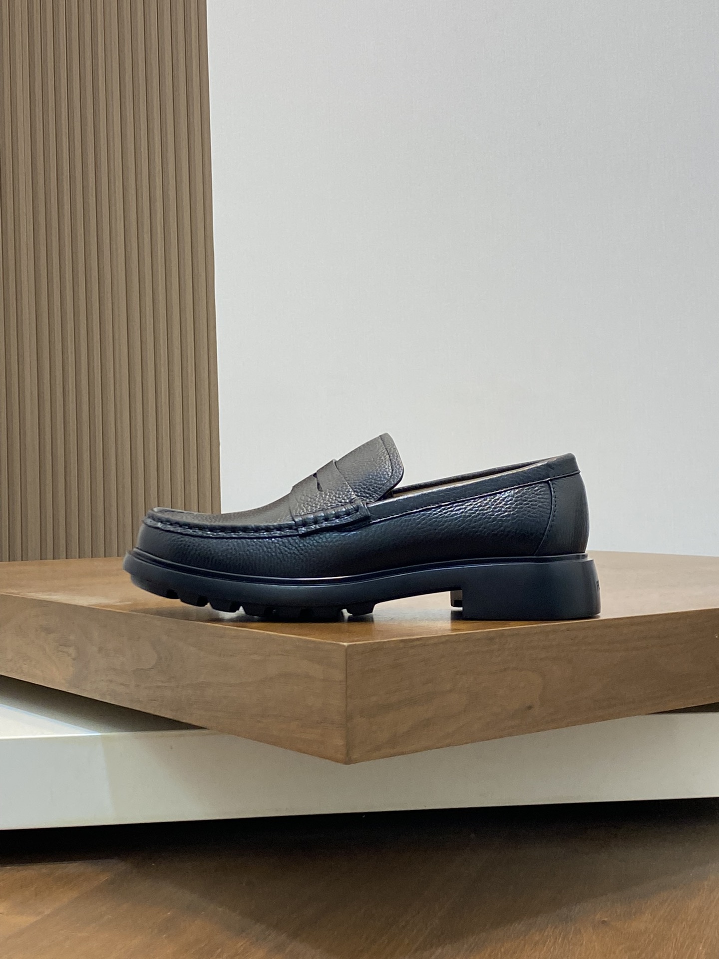 FerragamoSHOES