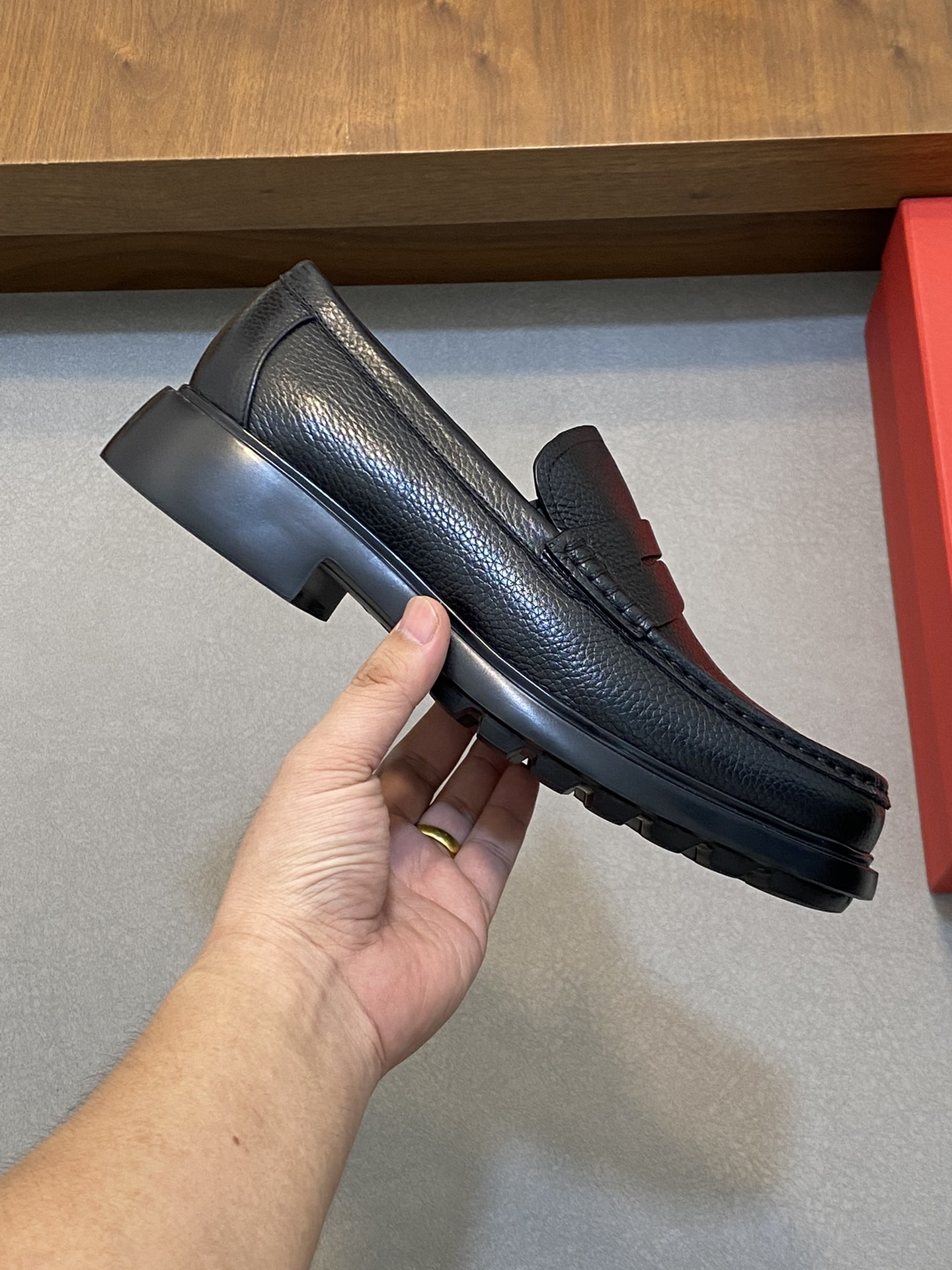 FerragamoSHOES
