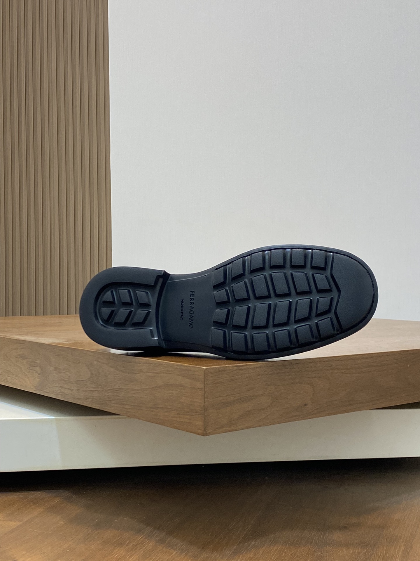 FerragamoSHOES