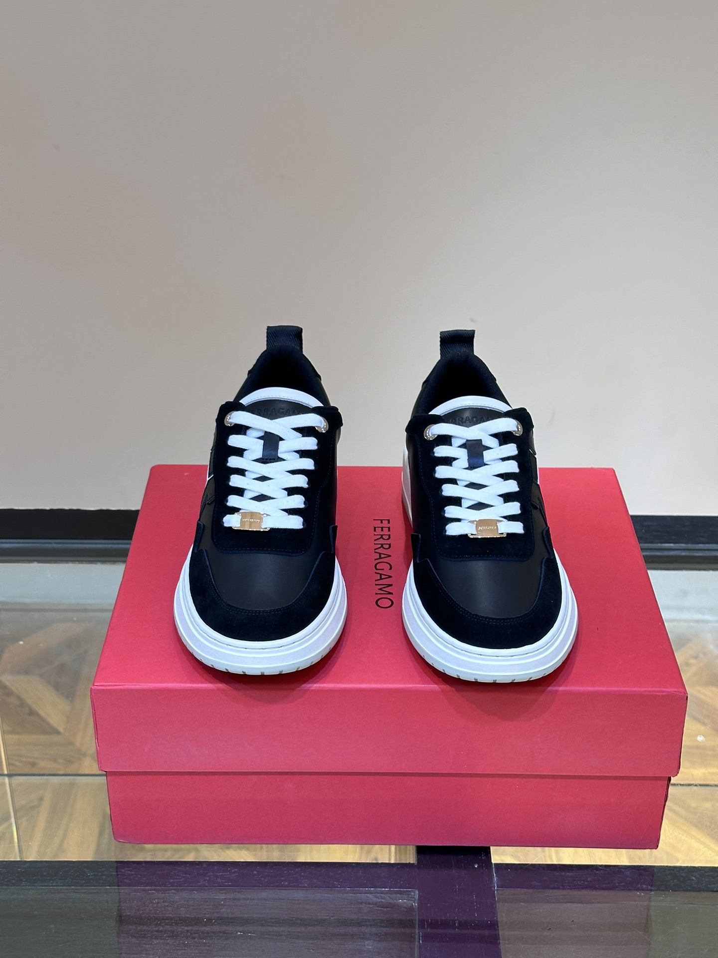 FerragamoSHOES