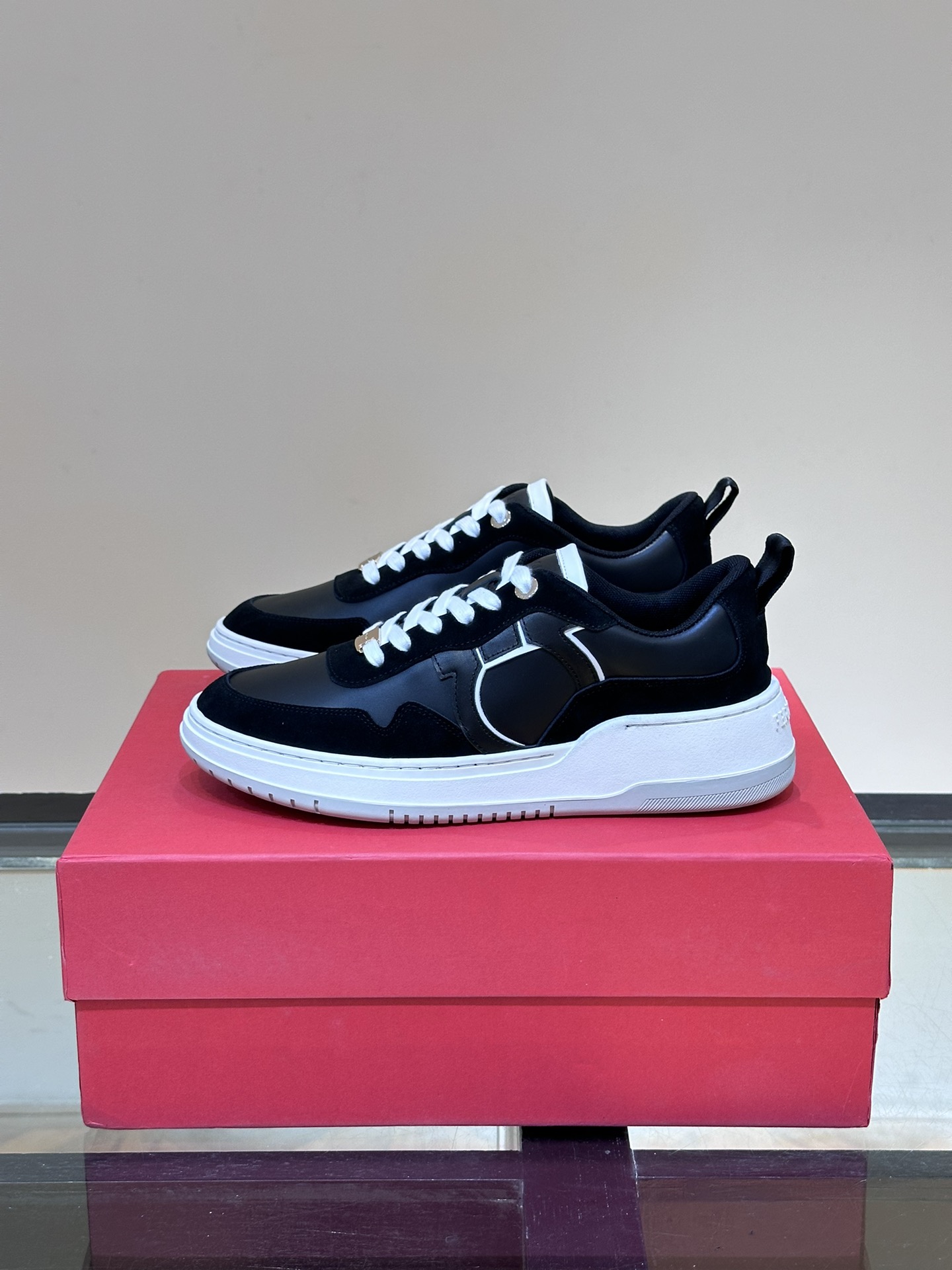 FerragamoSHOES