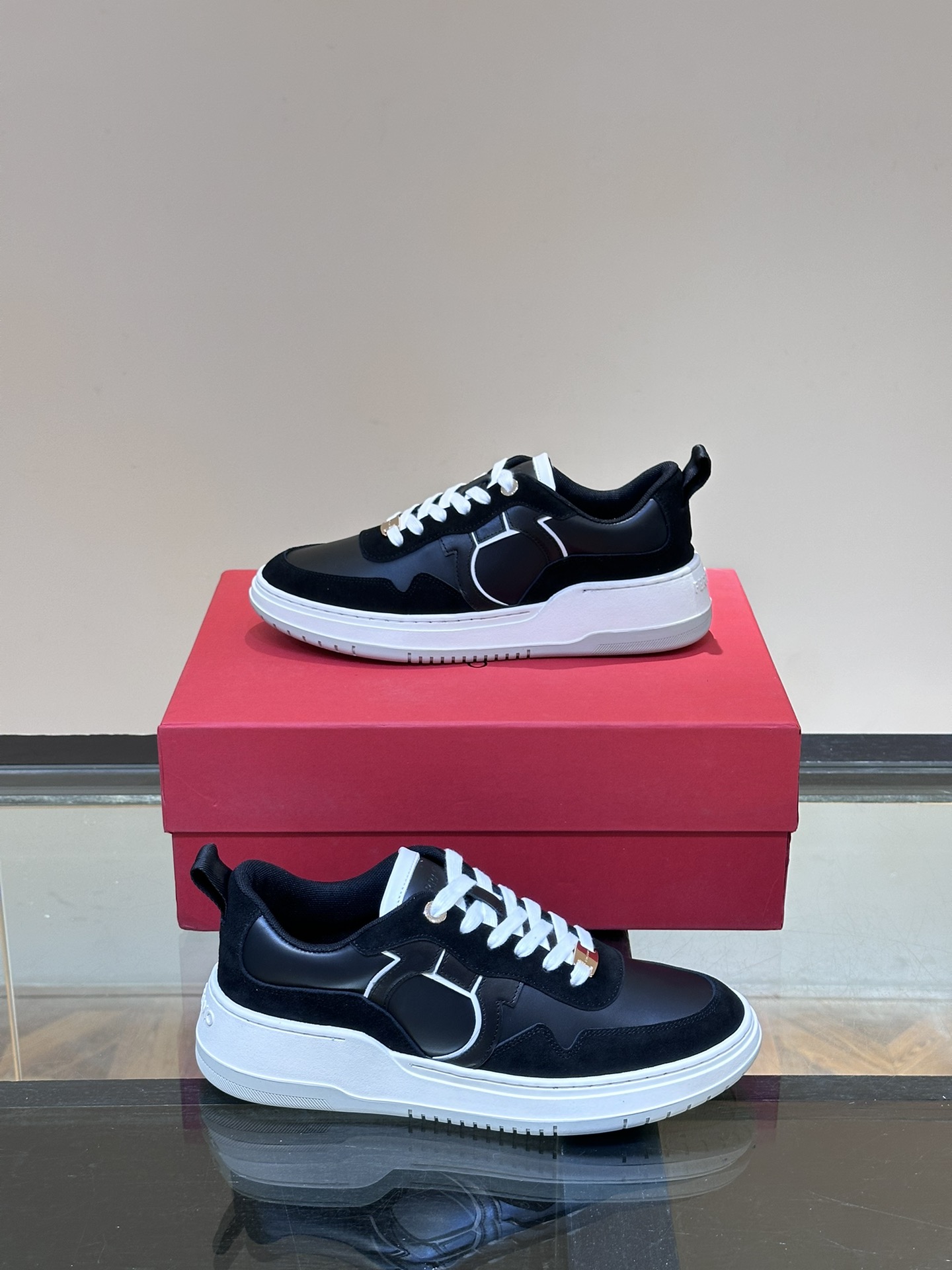 FerragamoSHOES