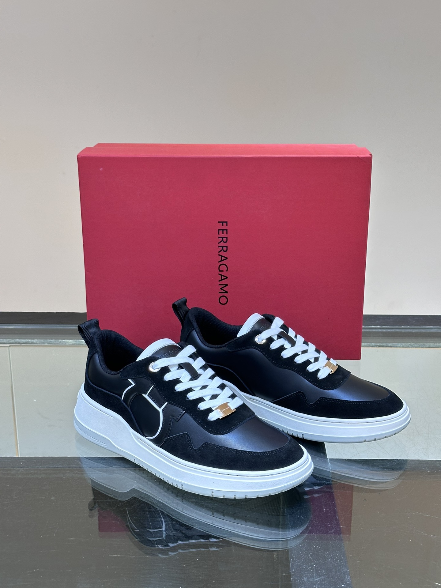 FerragamoSHOES