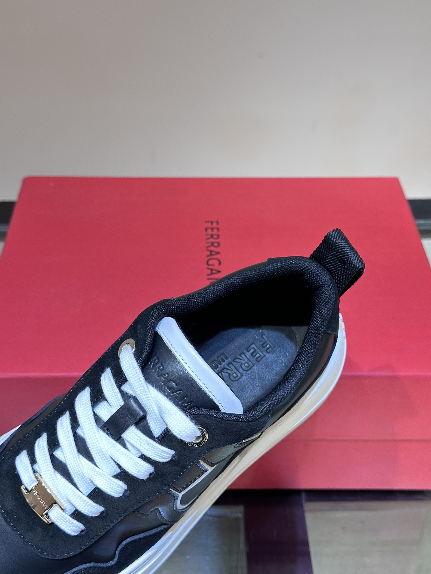 FerragamoSHOES