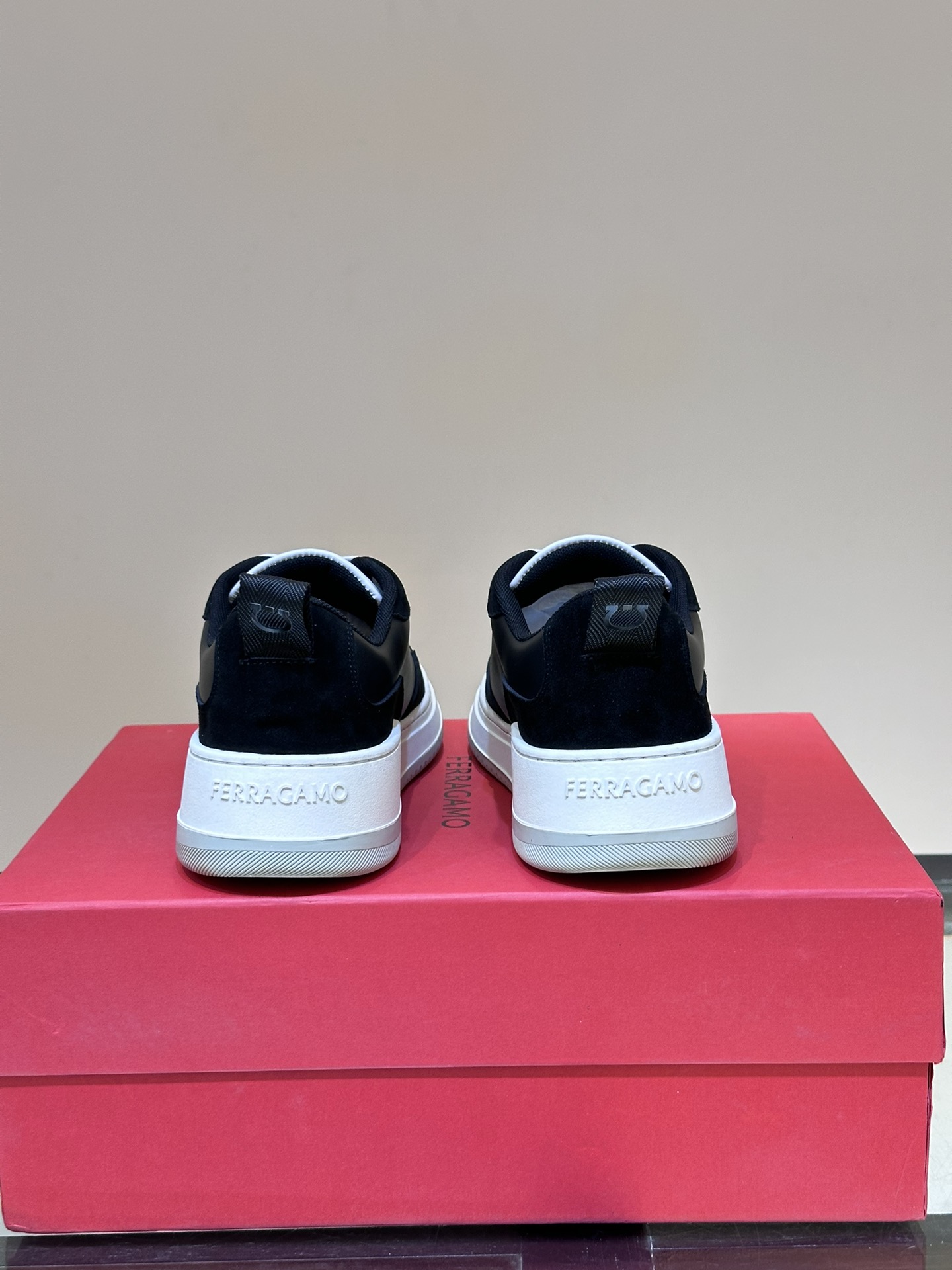 FerragamoSHOES