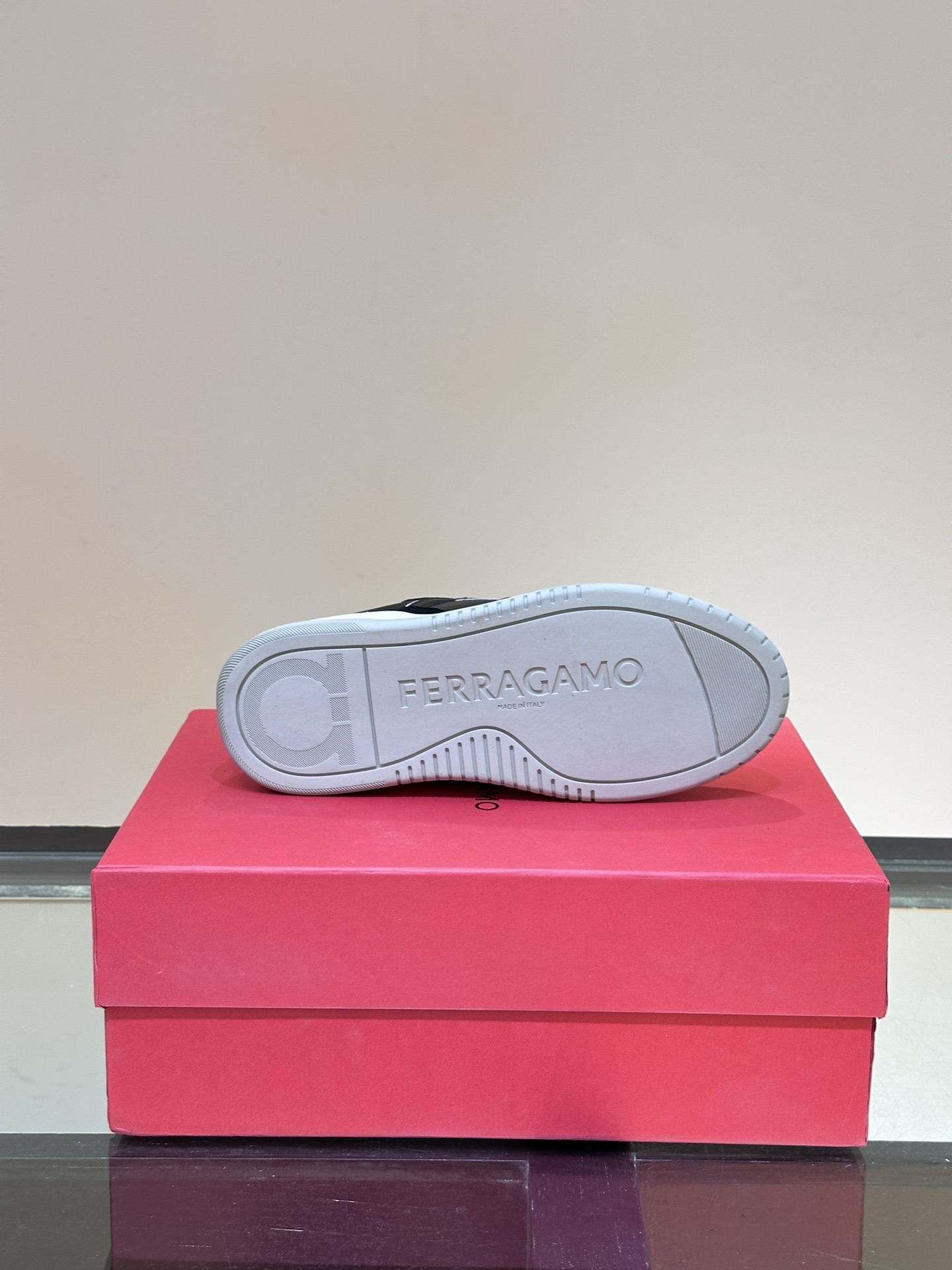 FerragamoSHOES