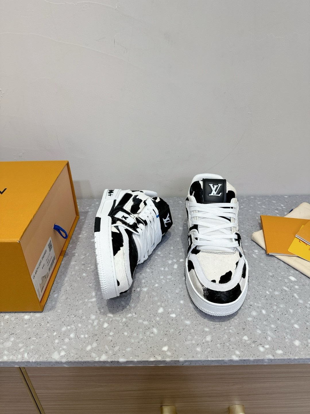 LVShoes