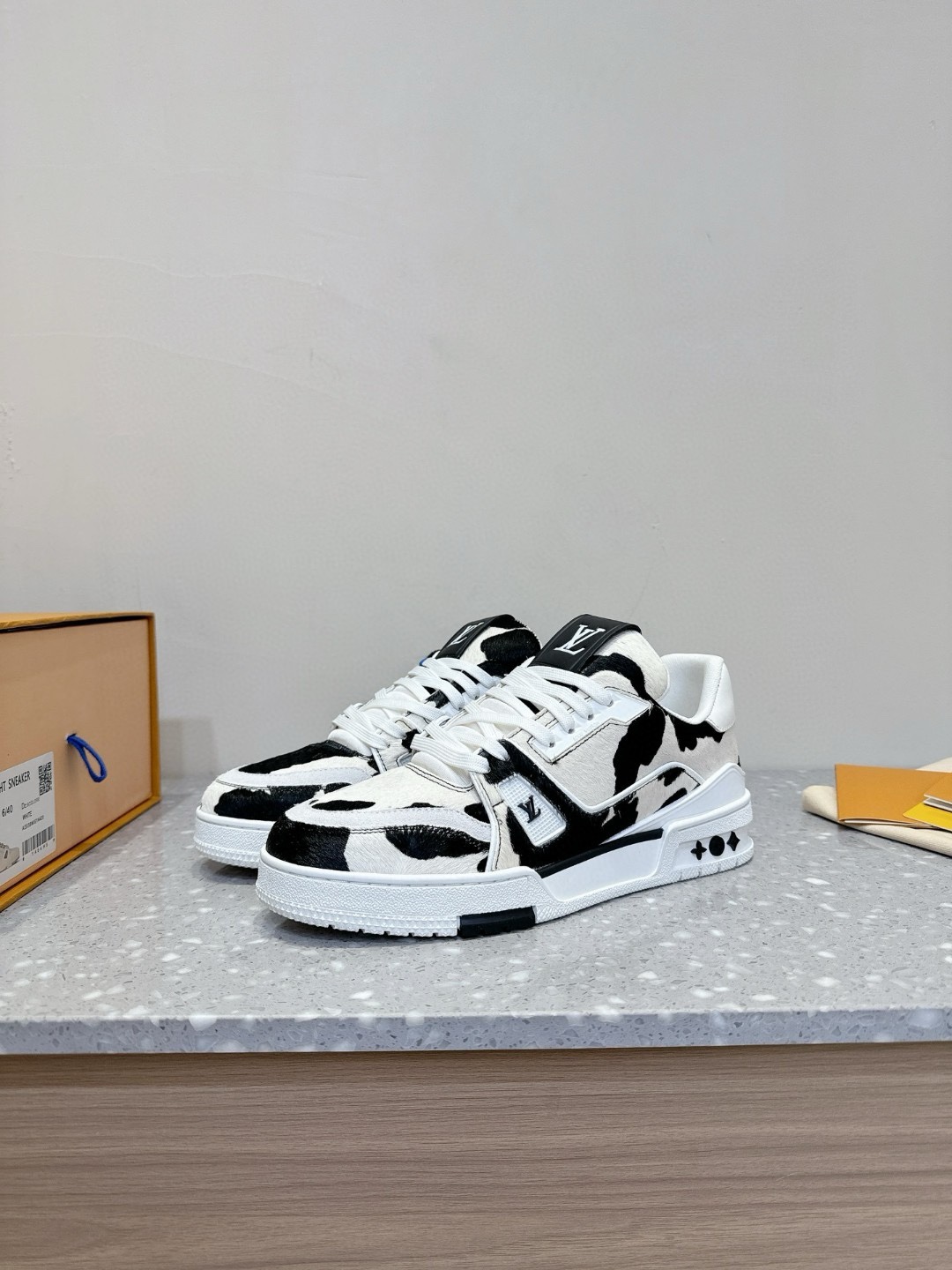 LVShoes