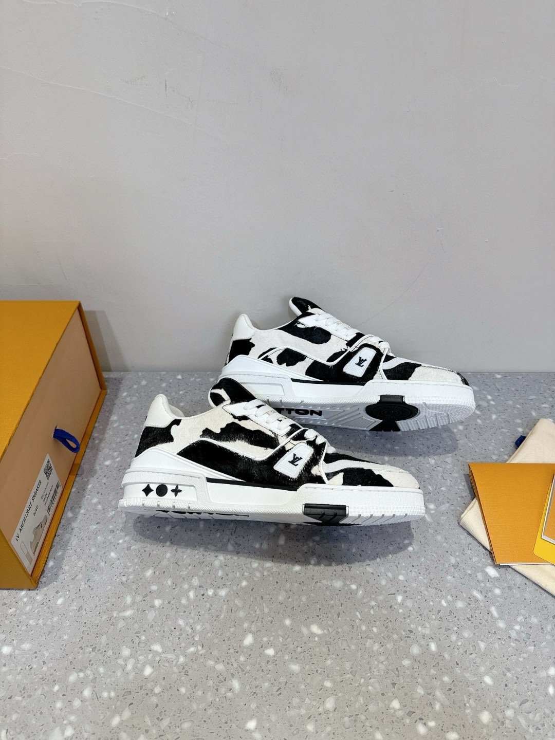 LVShoes