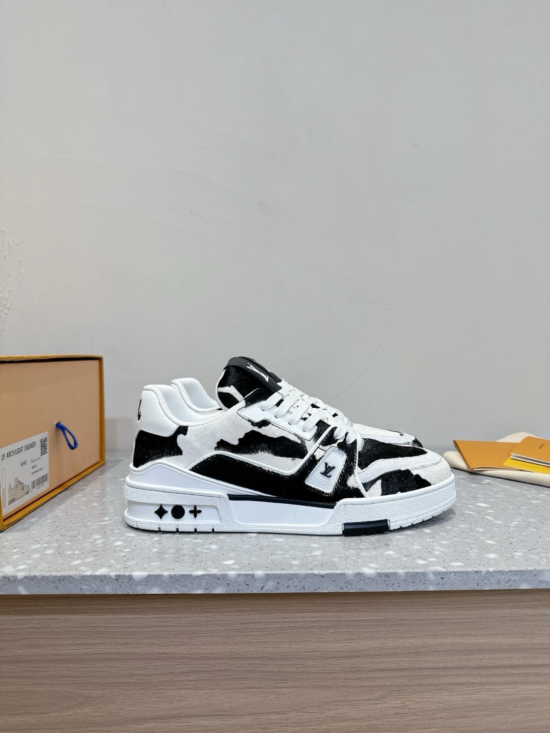 LVShoes