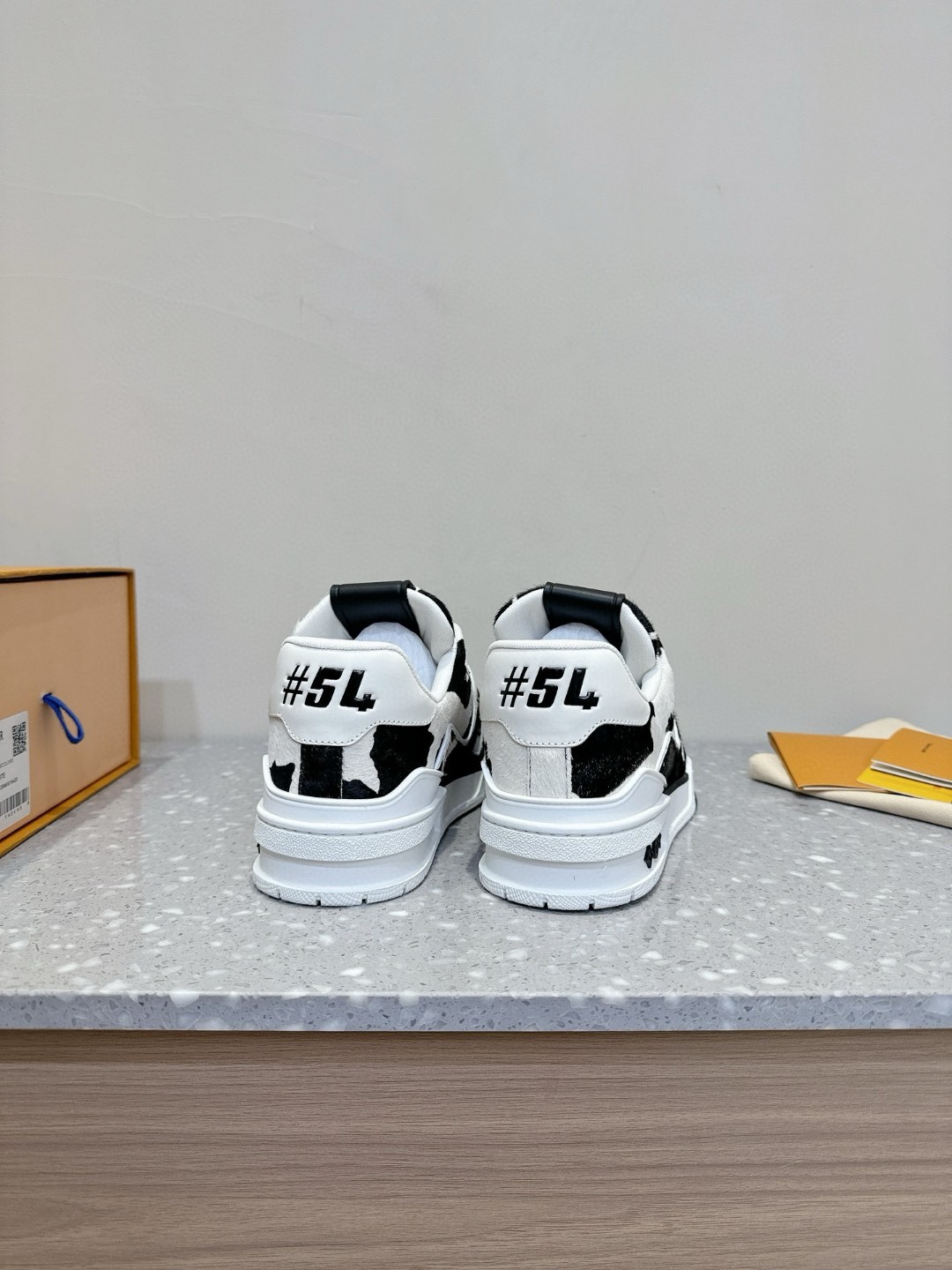LVShoes