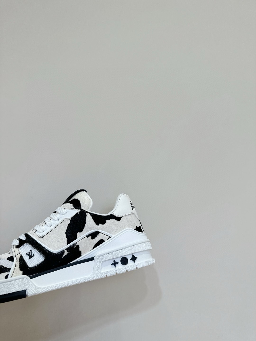 LVShoes