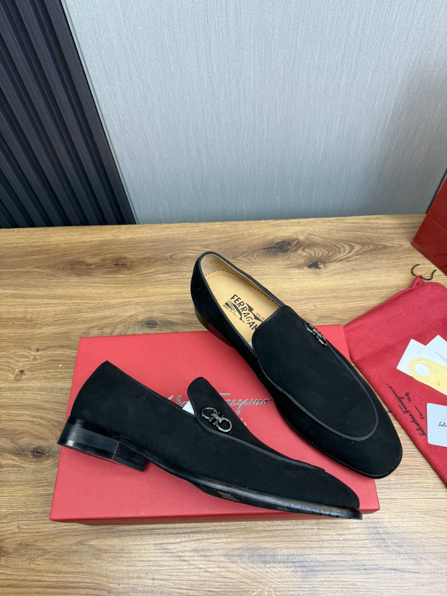 FerragamoSHOES