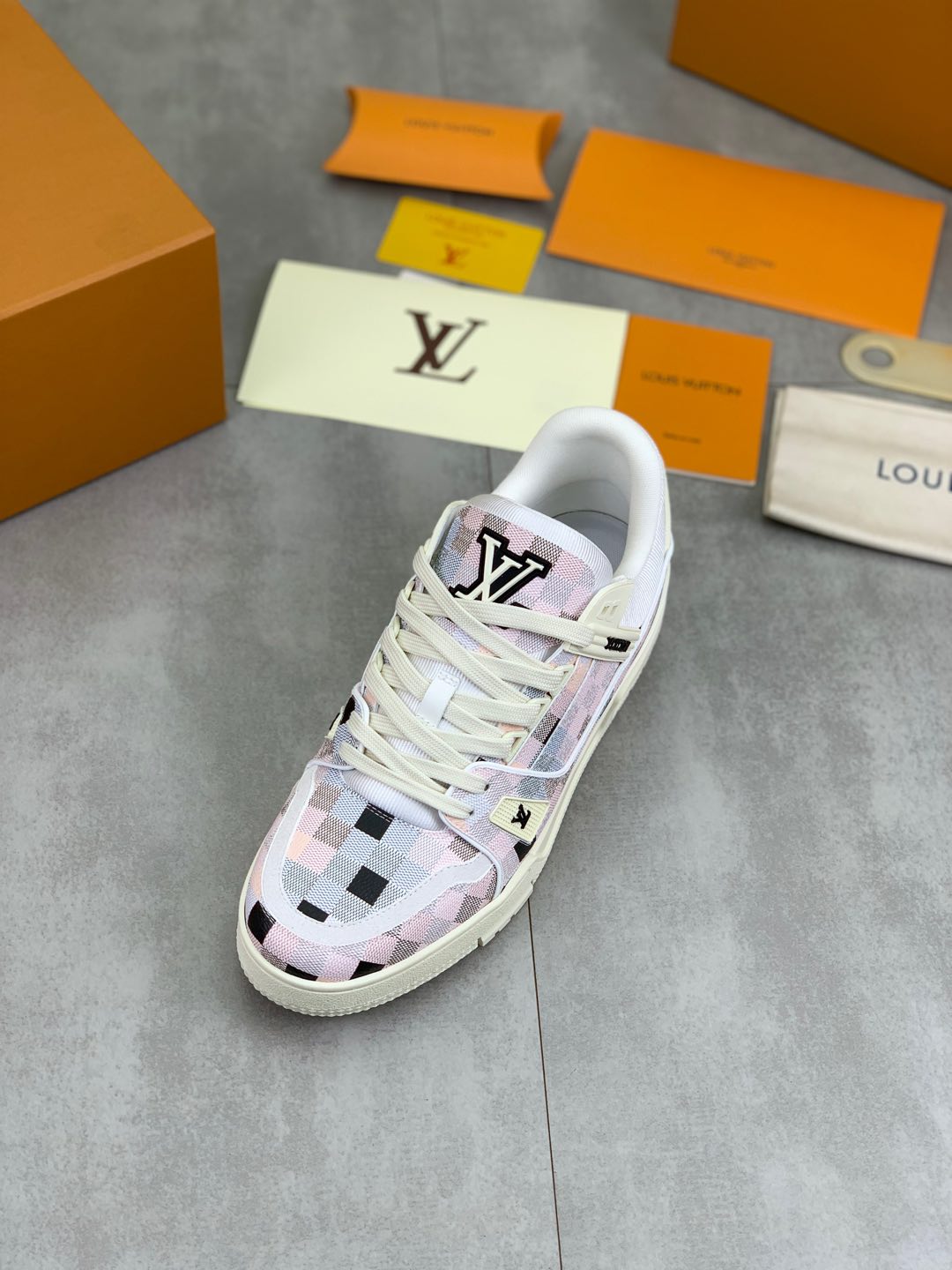 LVShoes
