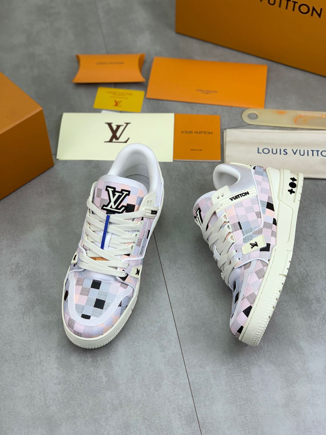 LVShoes