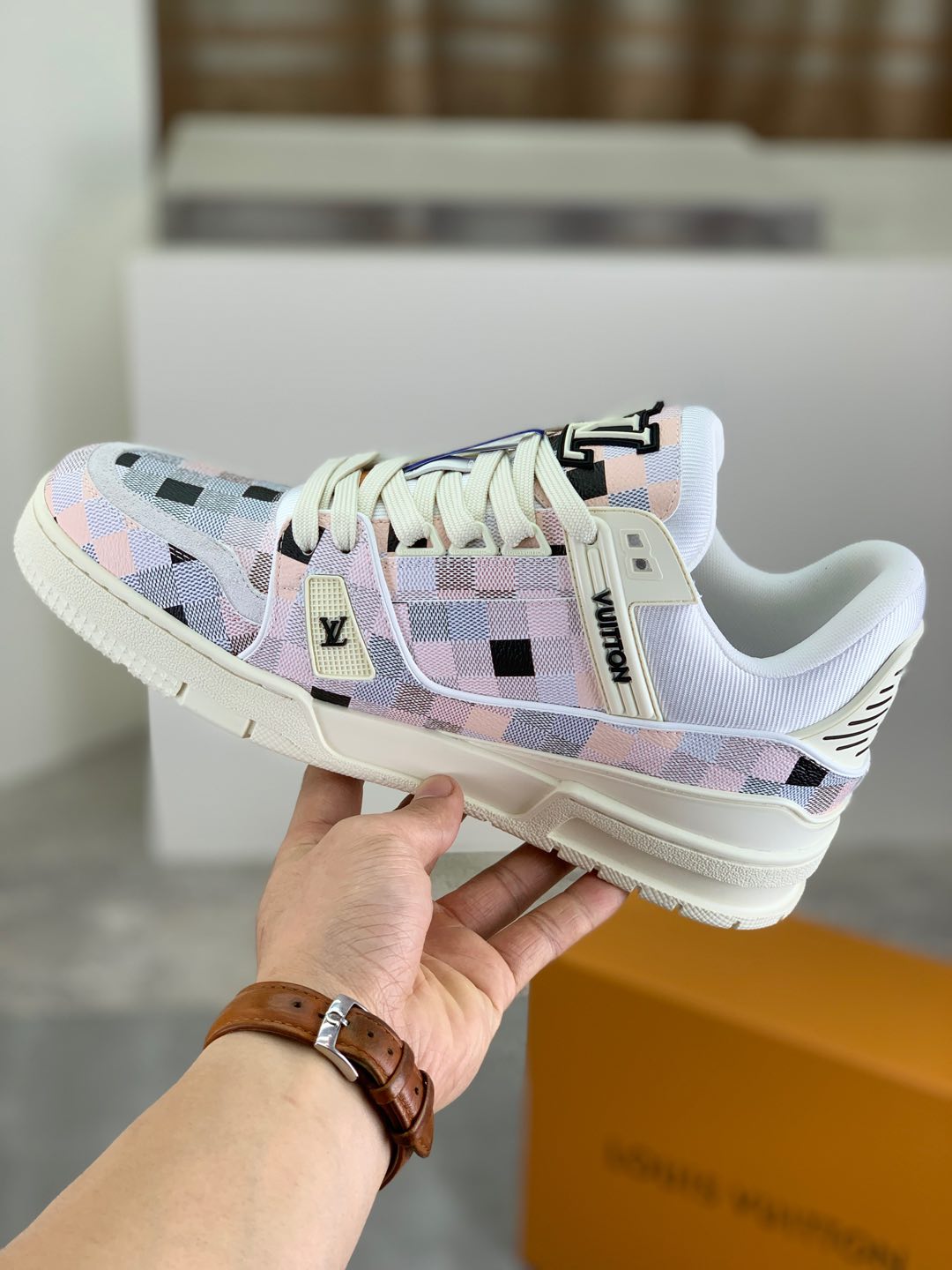 LVShoes