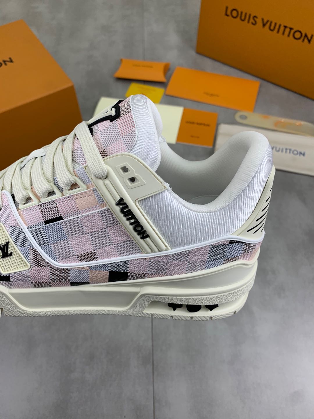 LVShoes