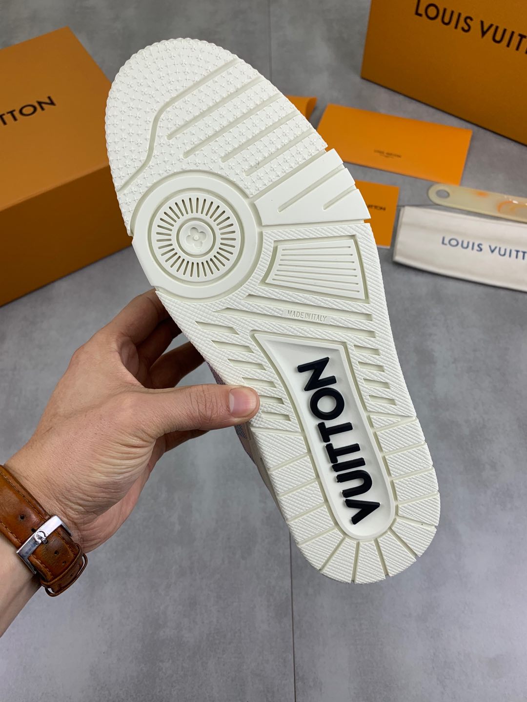 LVShoes
