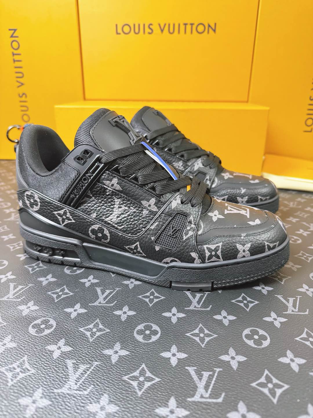LVShoes