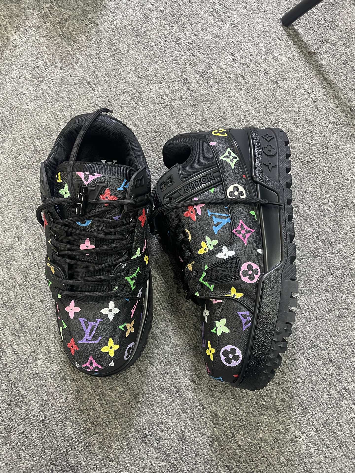 LVShoes