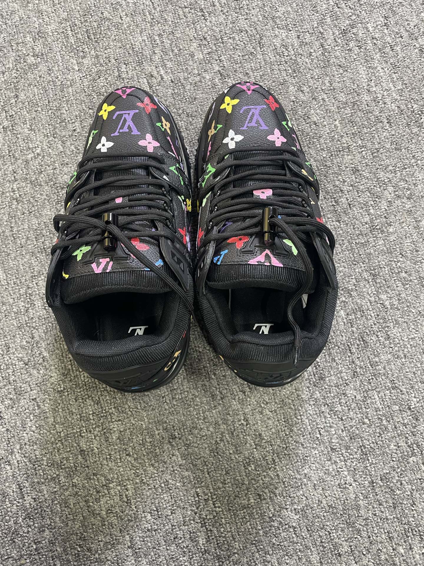 LVShoes