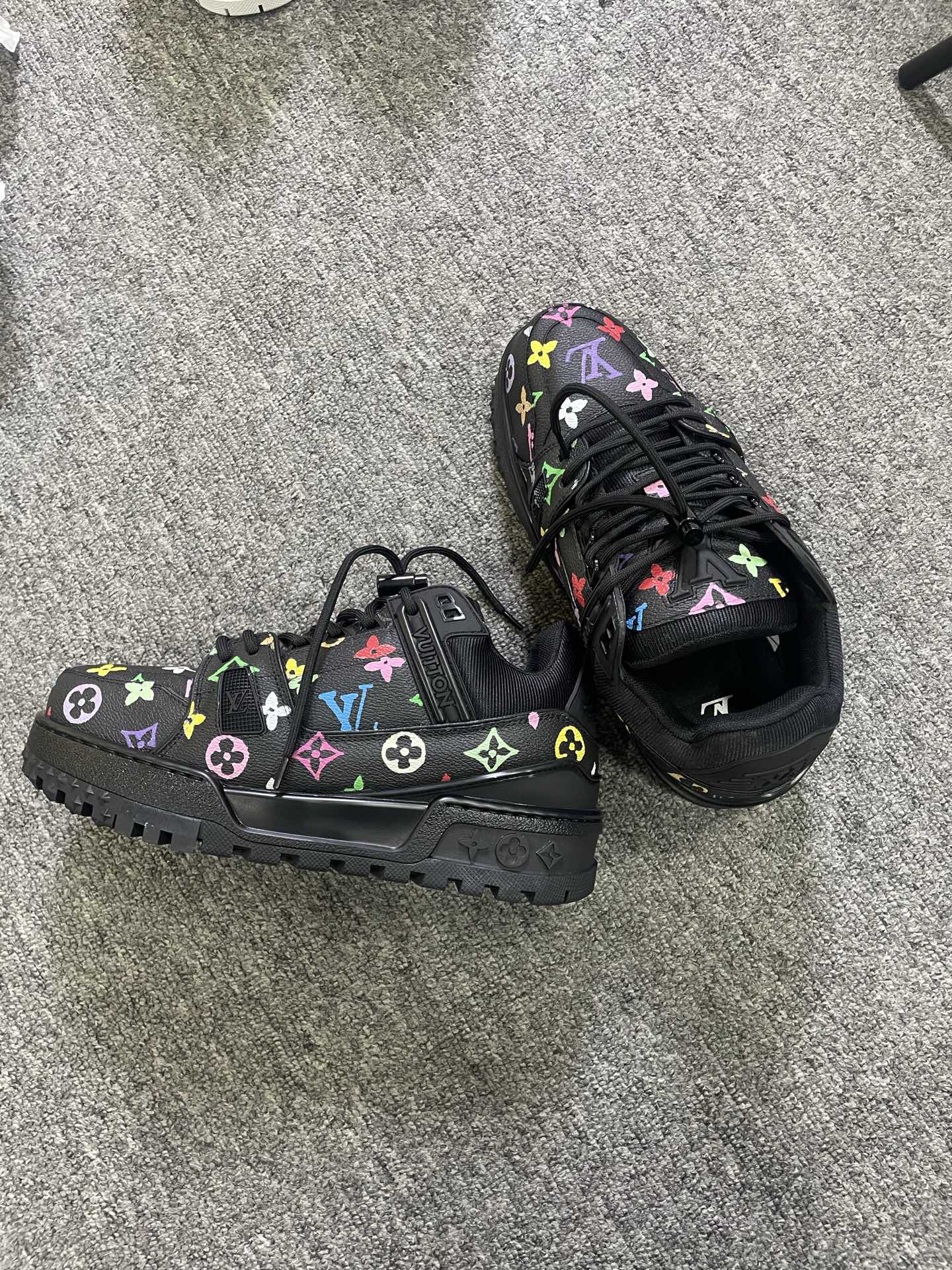 LVShoes