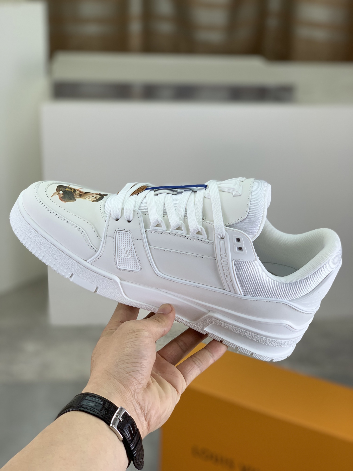 LVShoes