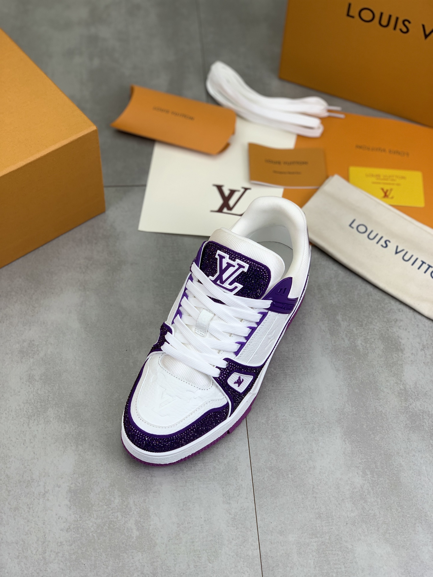 LVShoes