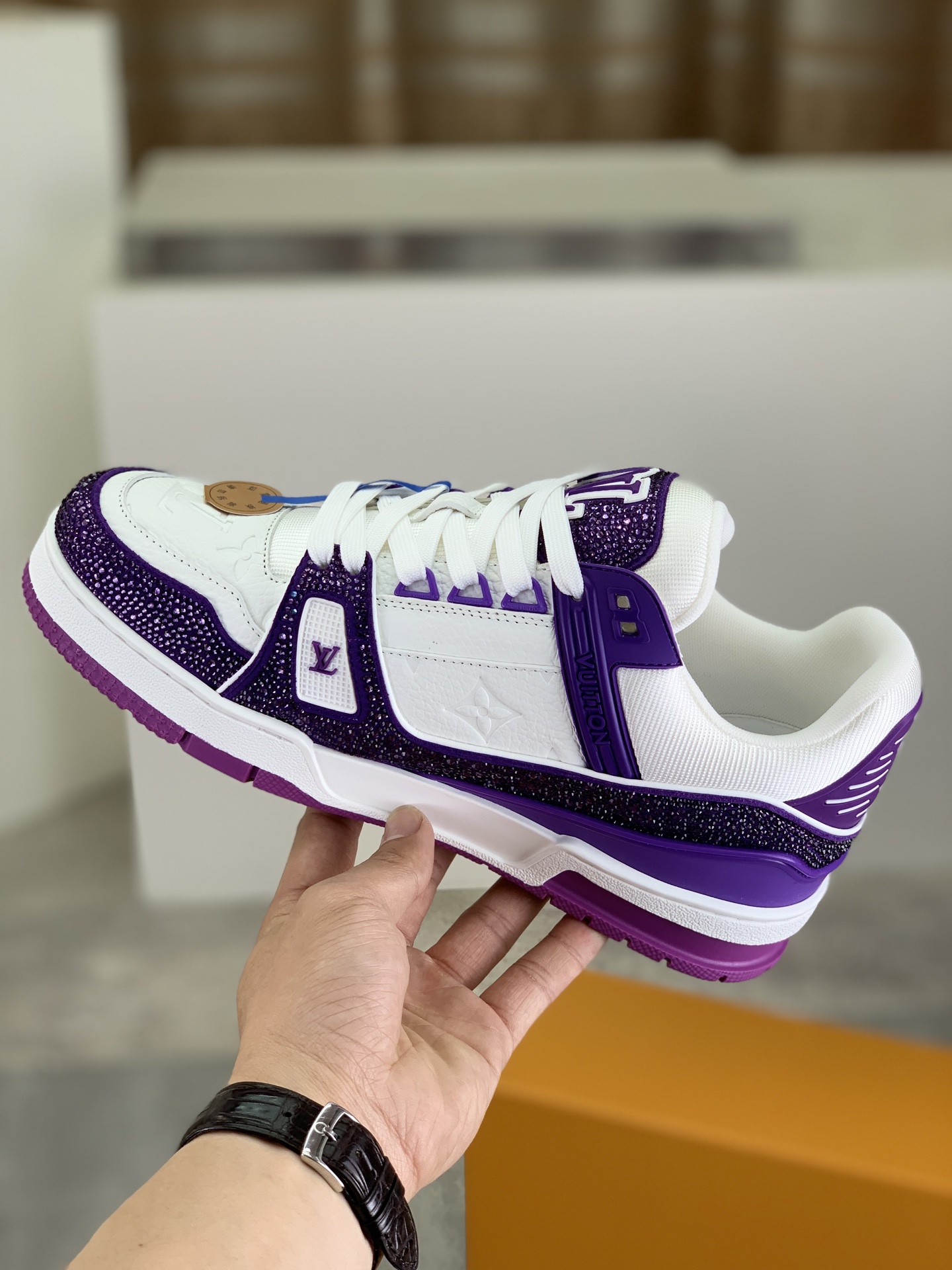 LVShoes