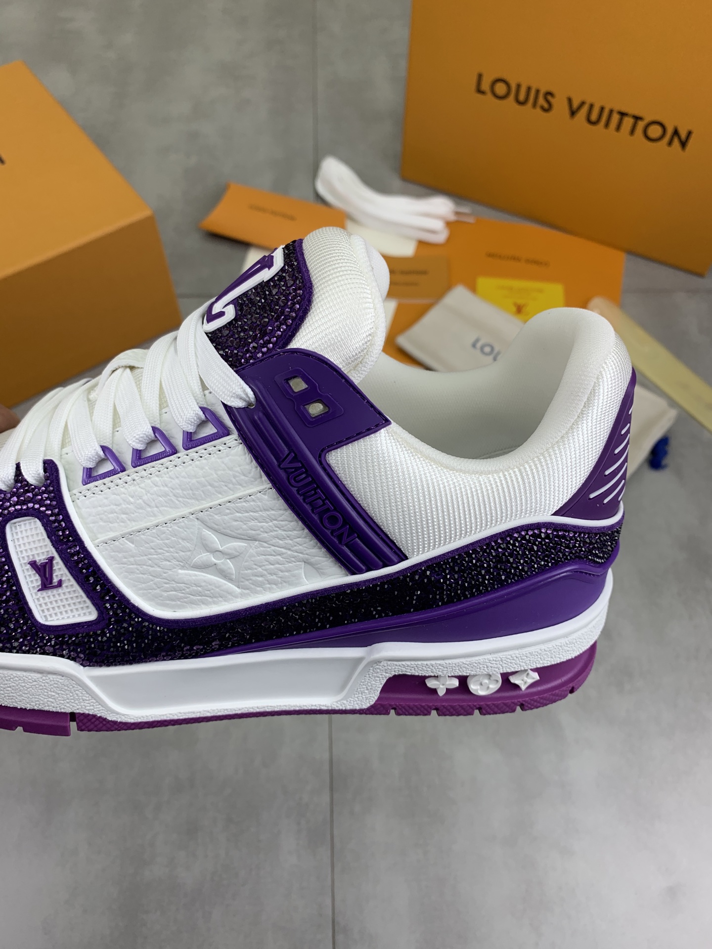 LVShoes