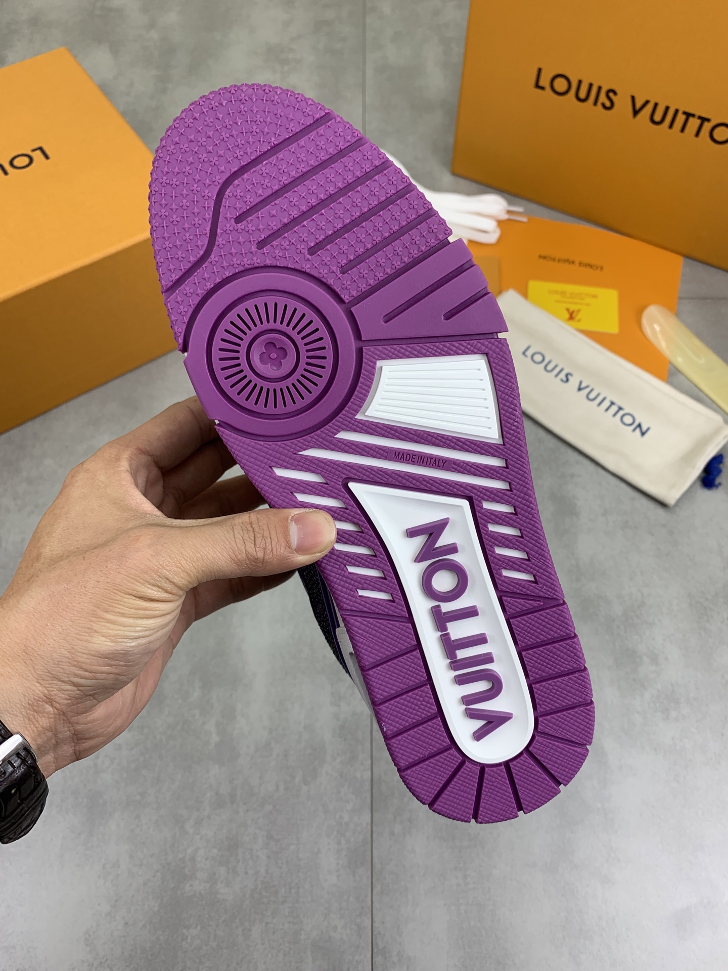 LVShoes