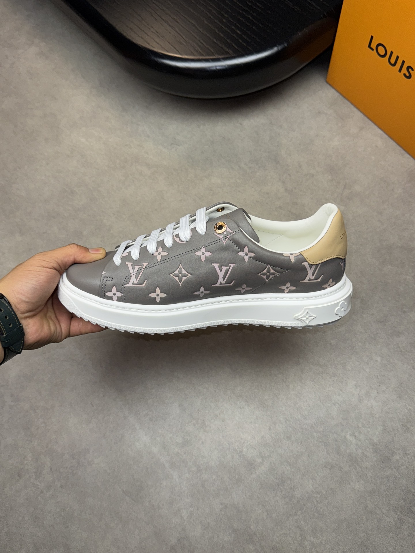 LVShoes