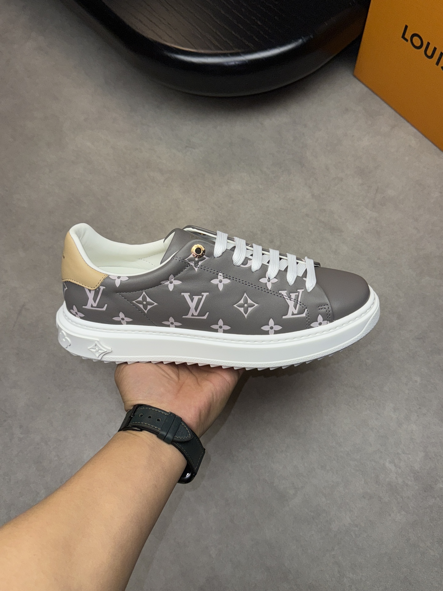 LVShoes