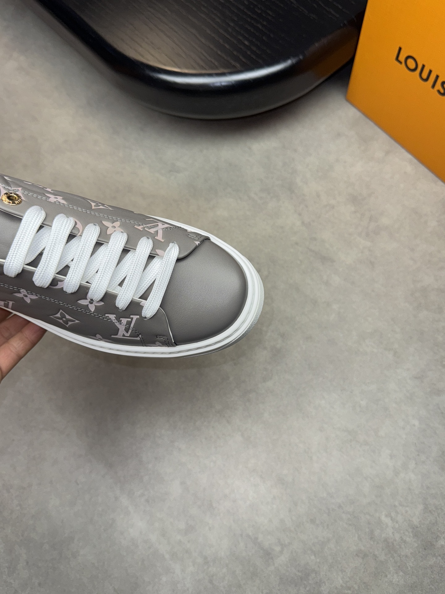 LVShoes