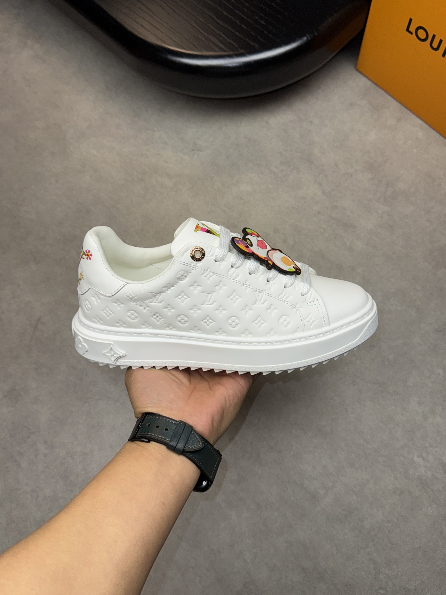 LVShoes