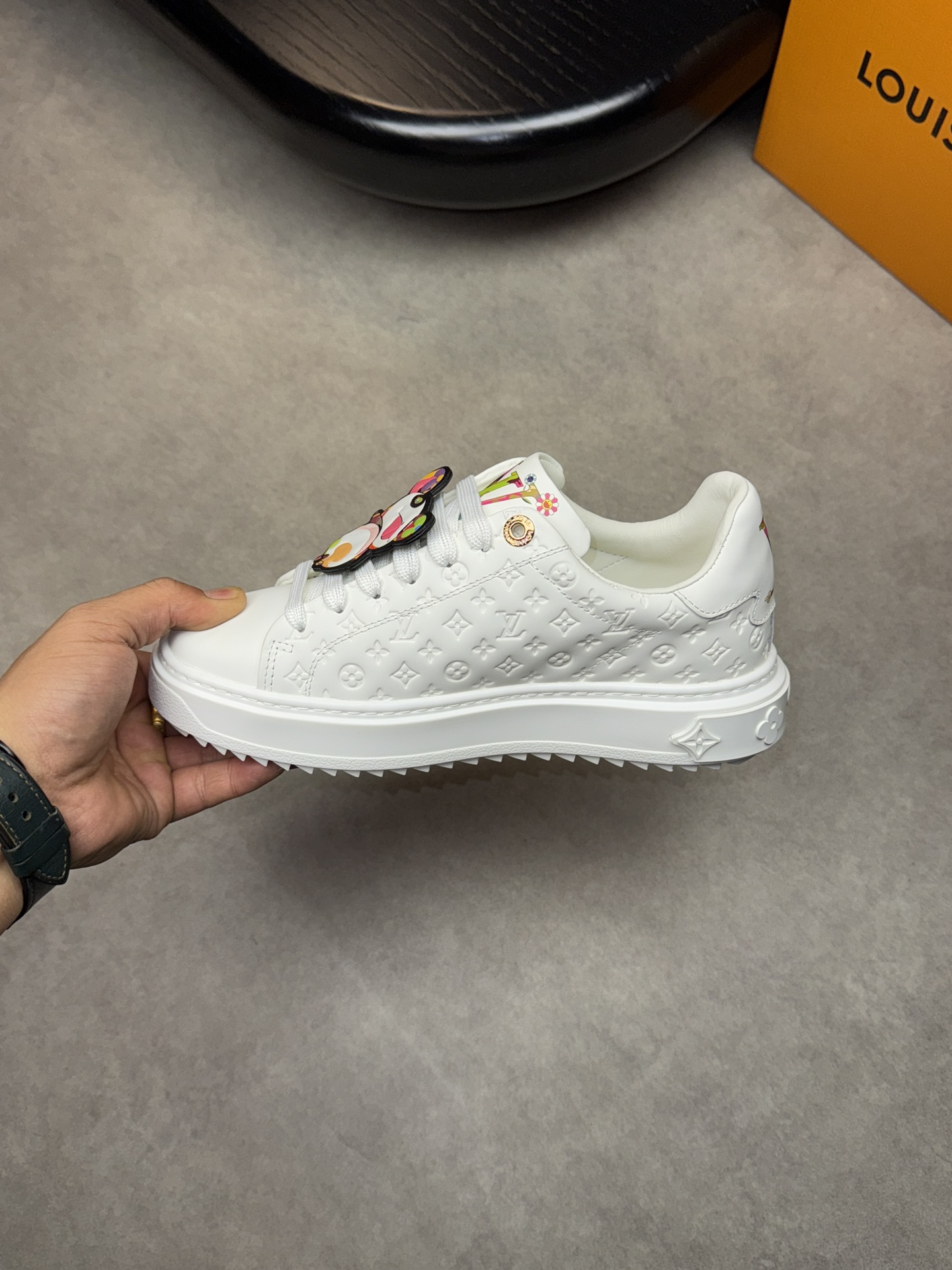LVShoes
