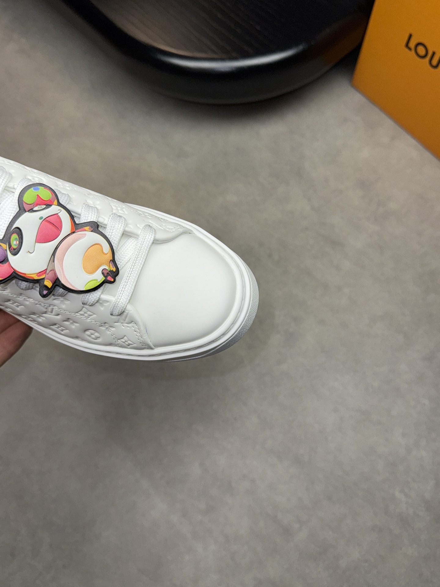 LVShoes