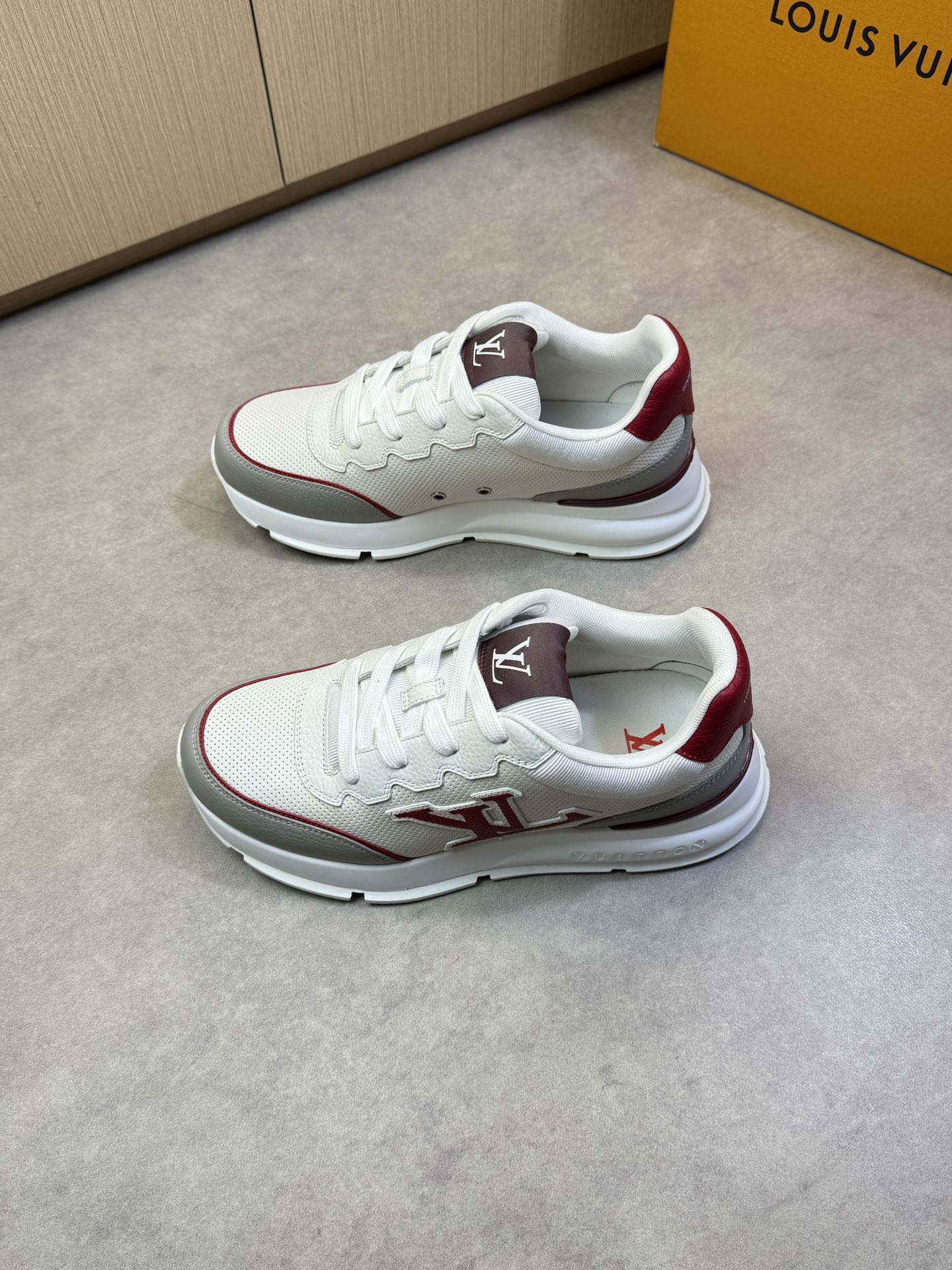 LVShoes